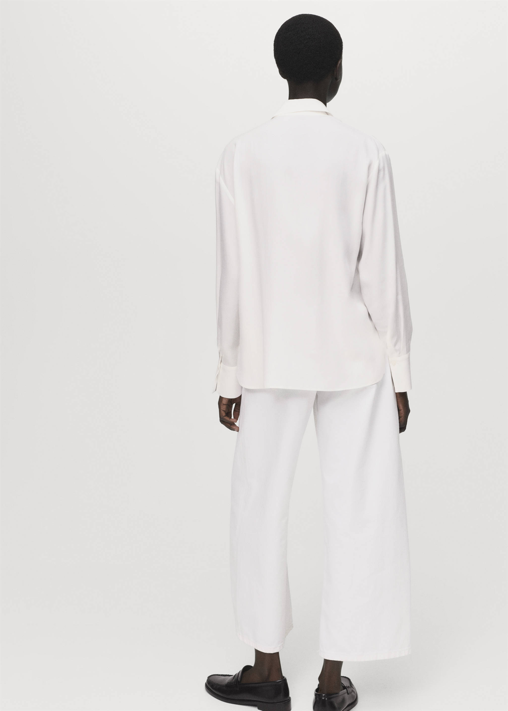 Lyocell shirt with hidden buttons - Reverse of the article