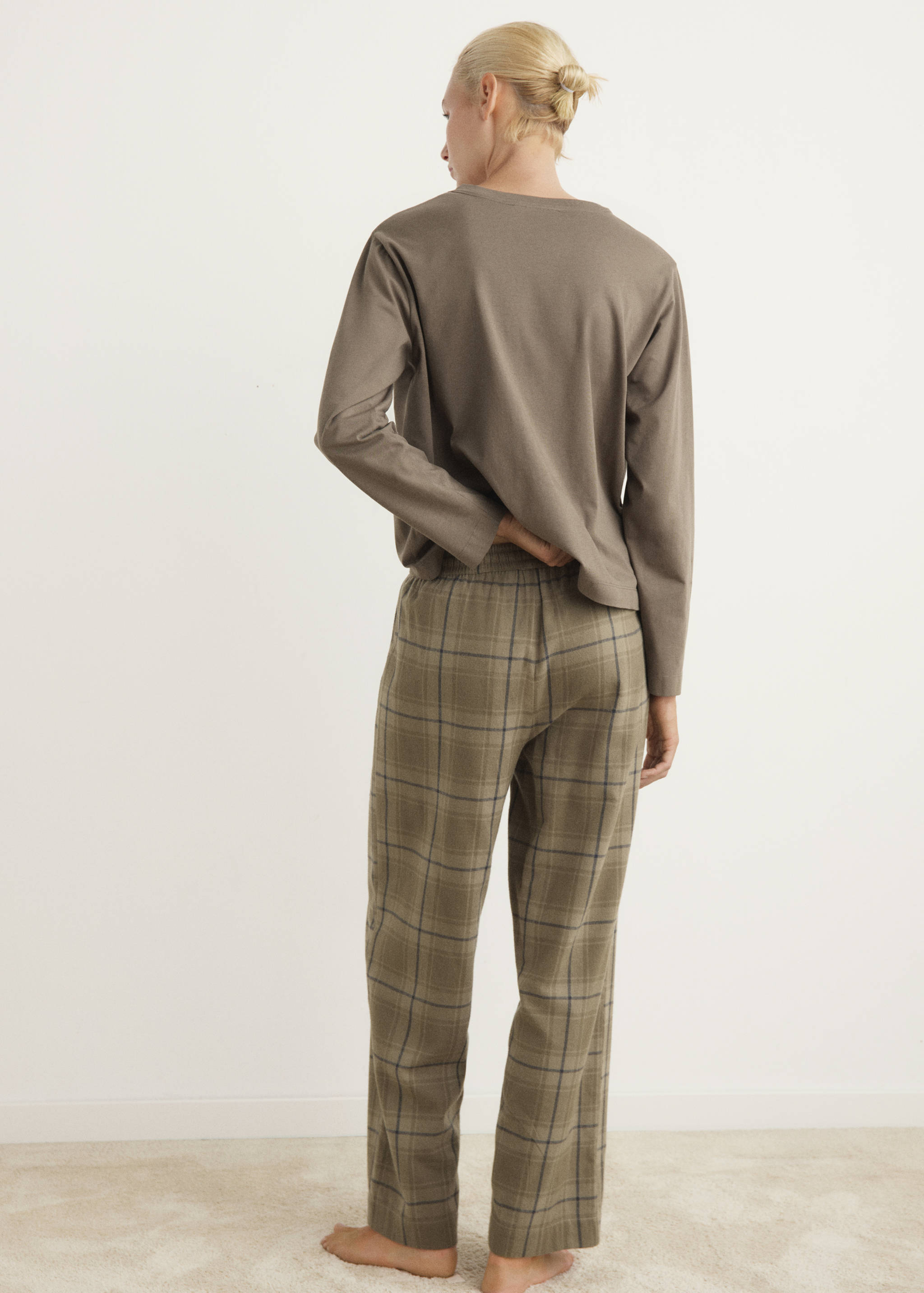 Pyjama deux pièces en flanelle à carreaux - Verso de l’article