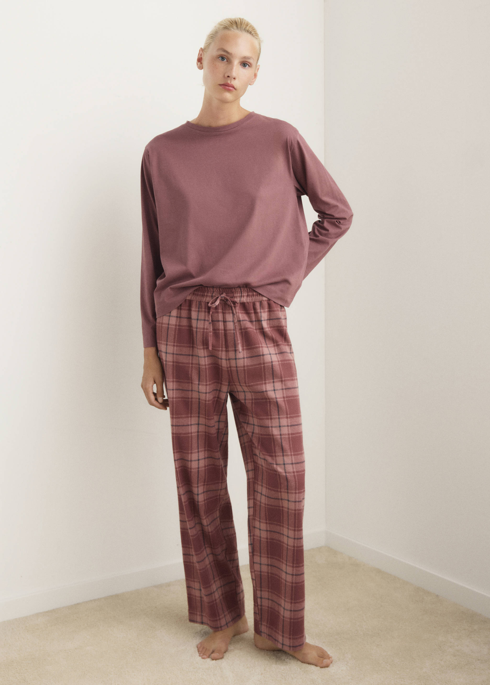 Pyjama deux pièces en flanelle à carreaux - Plan général