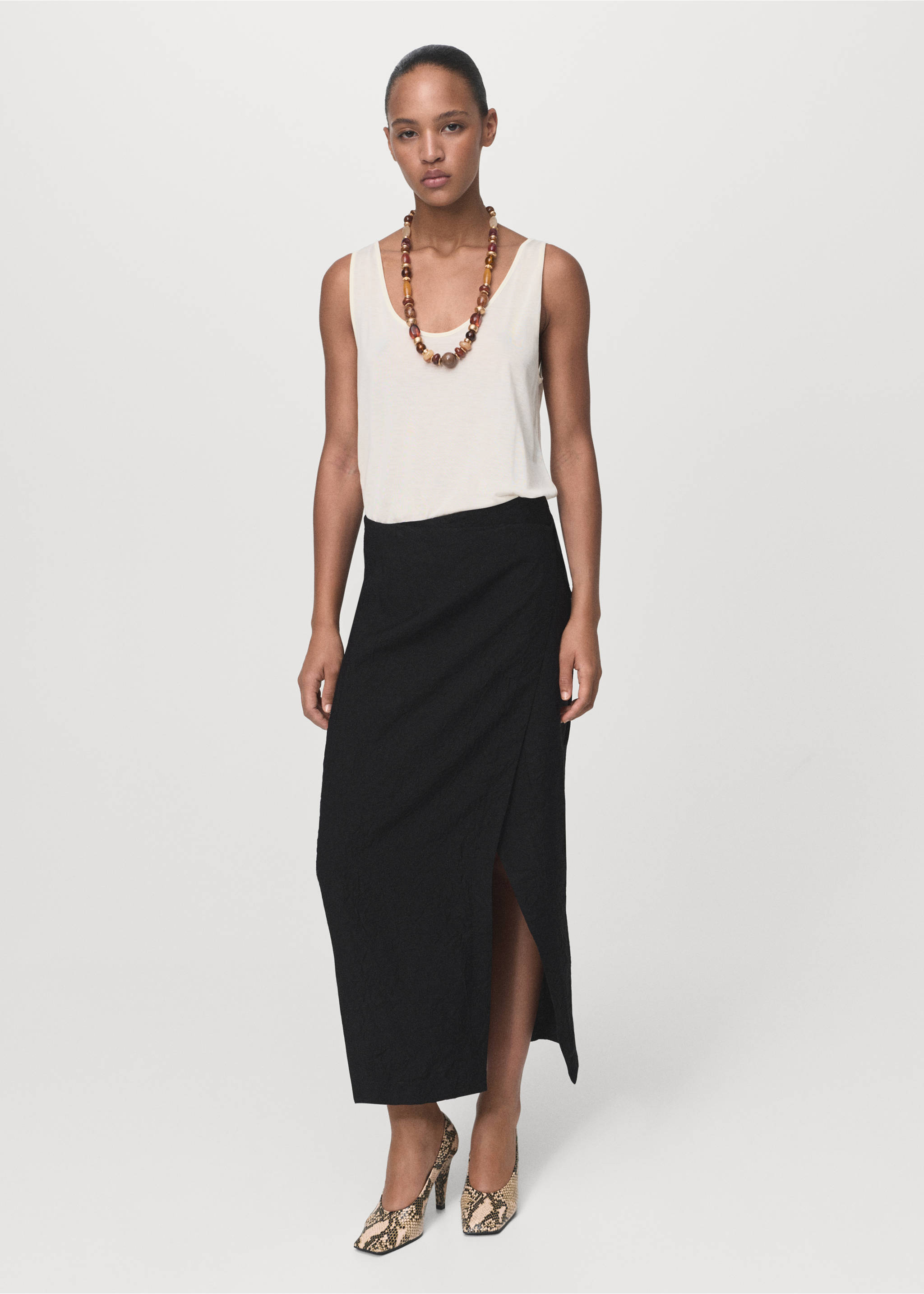 Creased-effect wrap-around skirt - General plane, Black. Ref: 17084421-00.