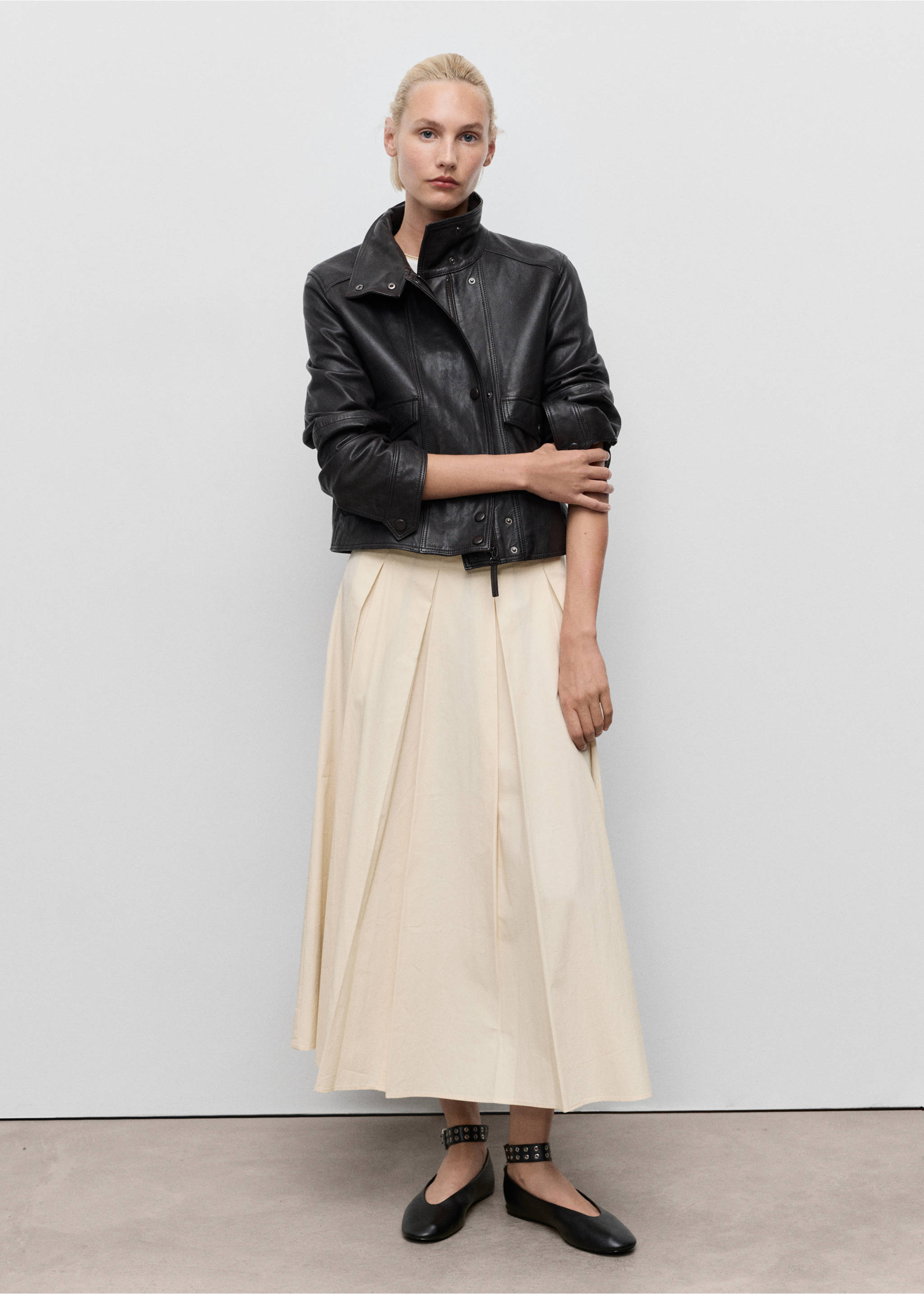 Pleated midi-skirt - General plane, Ivory White. Ref: 17084780-00.