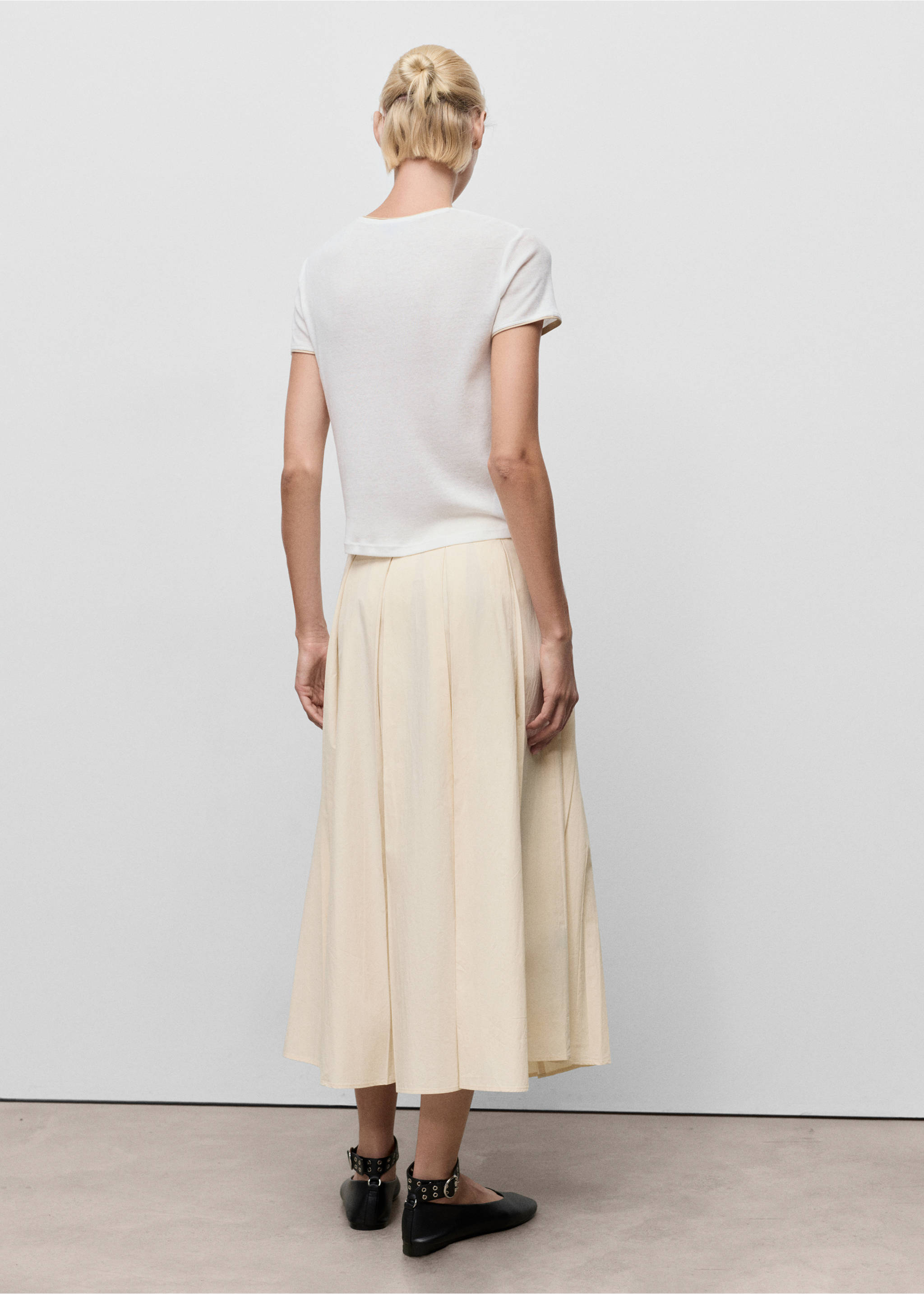 Pleated midi-skirt - Reverse of the article, Ivory White. Ref: 17084780-00.