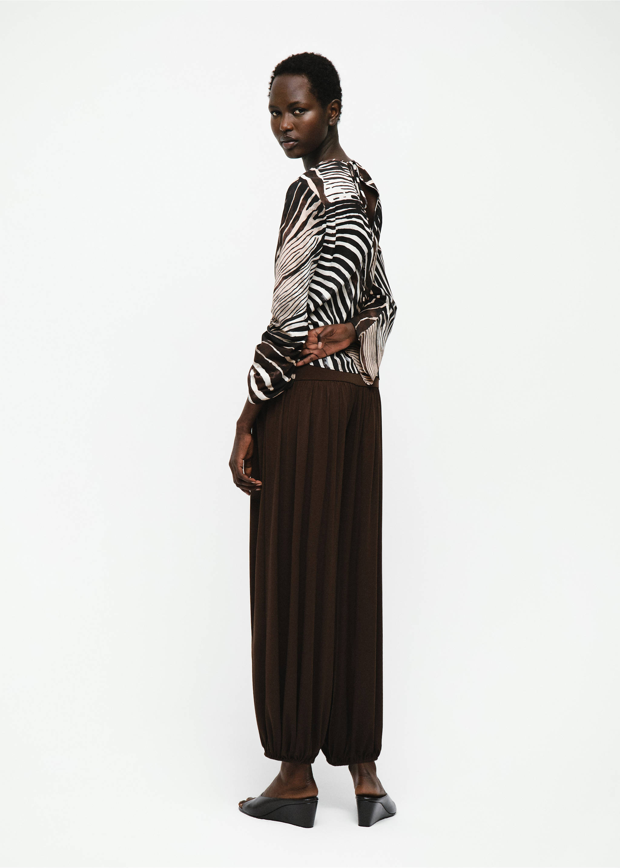 Zebra print blouse - Details of the article 3, Black. Ref: 17084786-00.