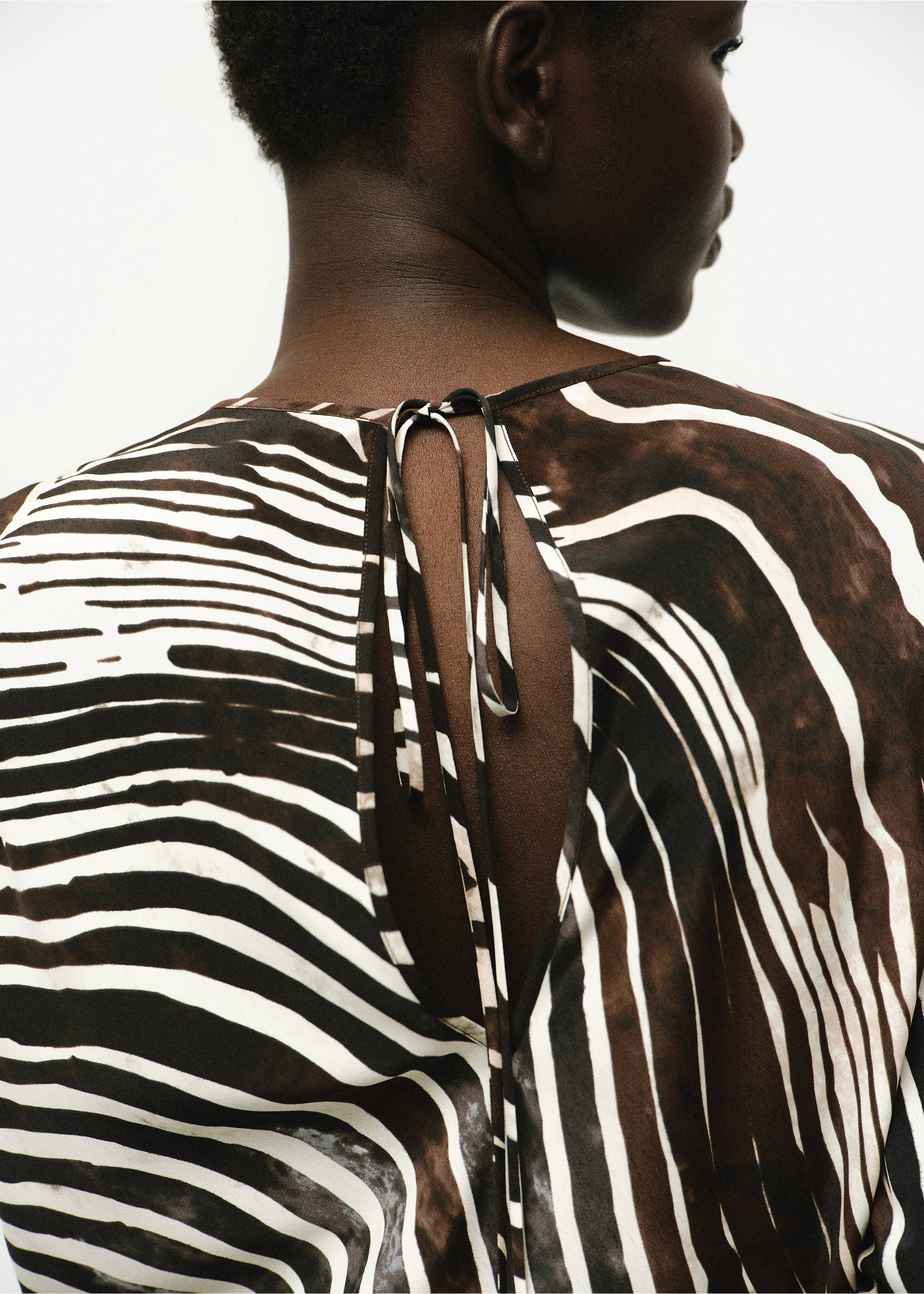 Zebra print blouse - Details of the article 2, Black. Ref: 17084786-00.