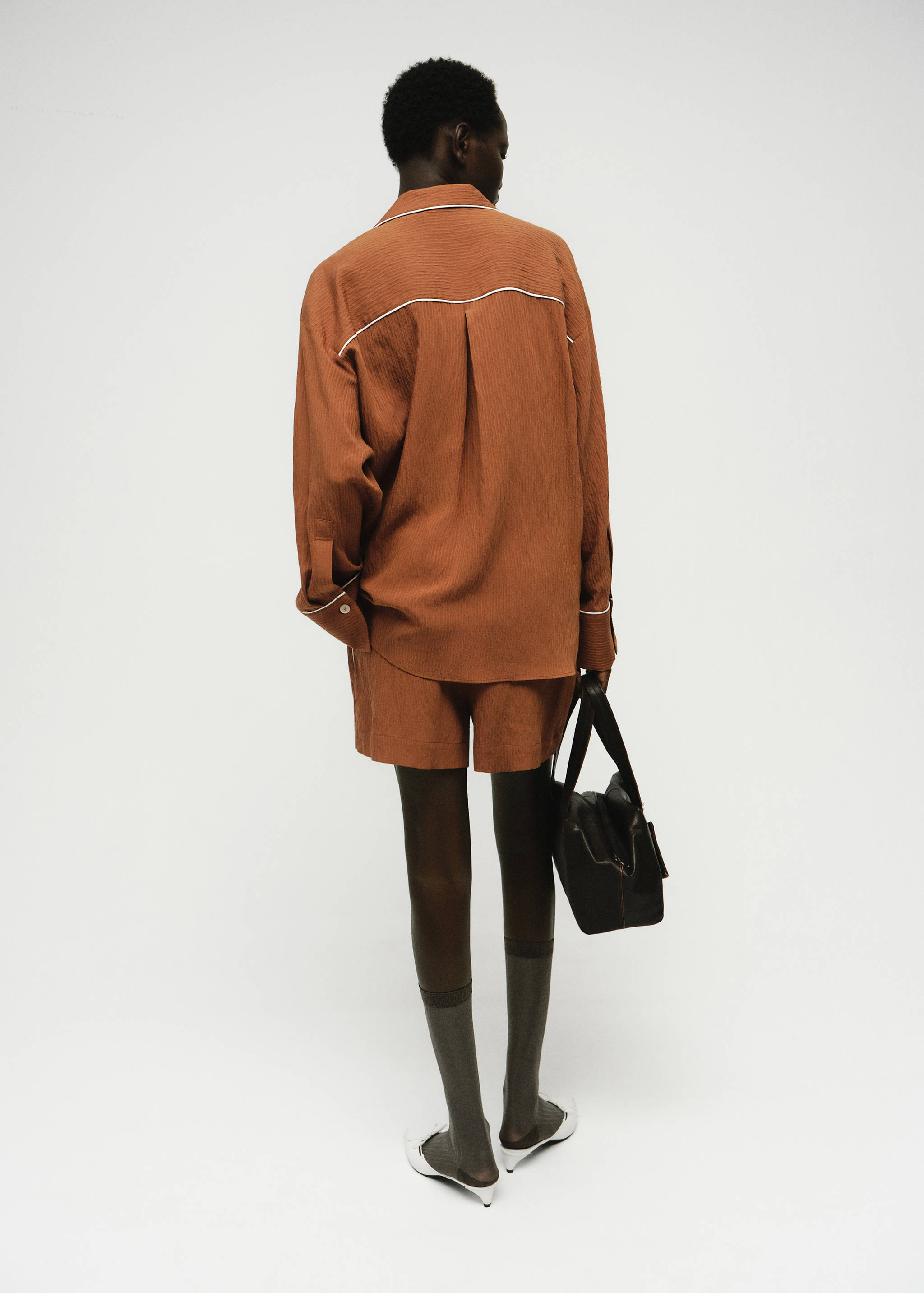 Textured shirt with contrasting trim - Reverse of the article