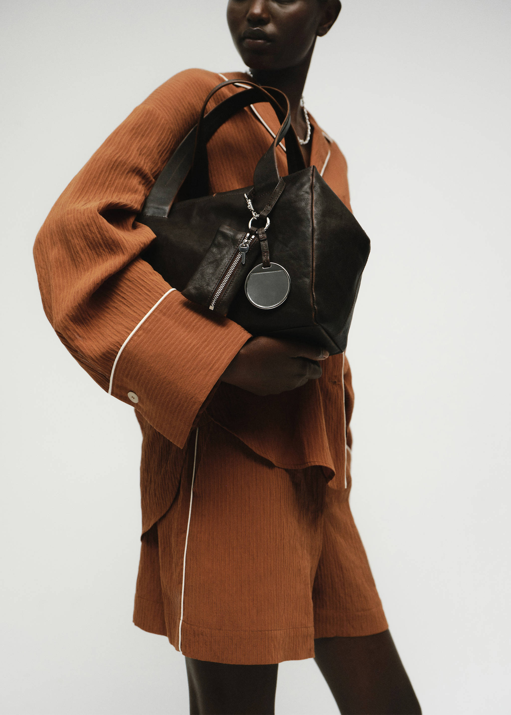 Textured shirt with contrasting trim - Details of the article 1