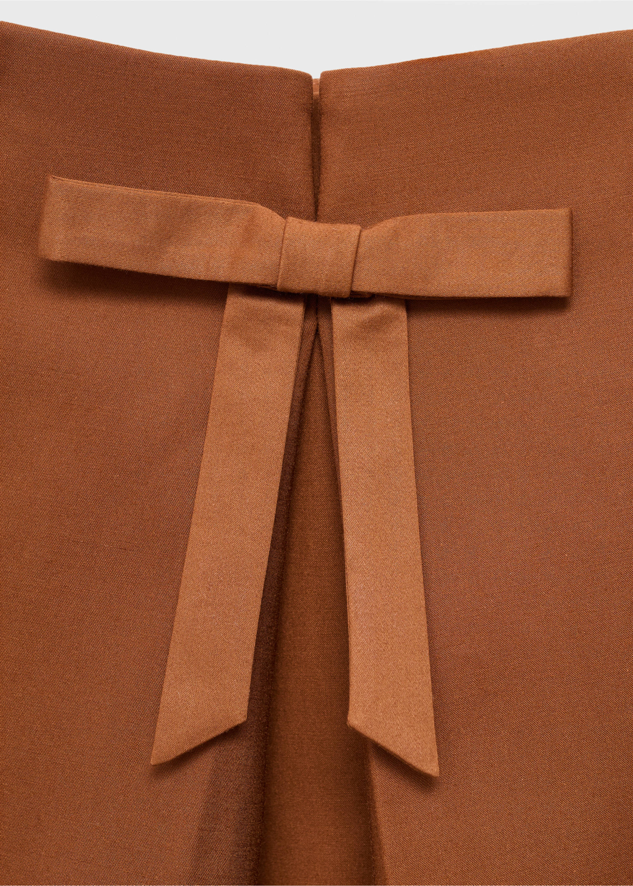 Dress with bow neckline - Details of the article 8, Medium Brown. Ref: 17084790-00.