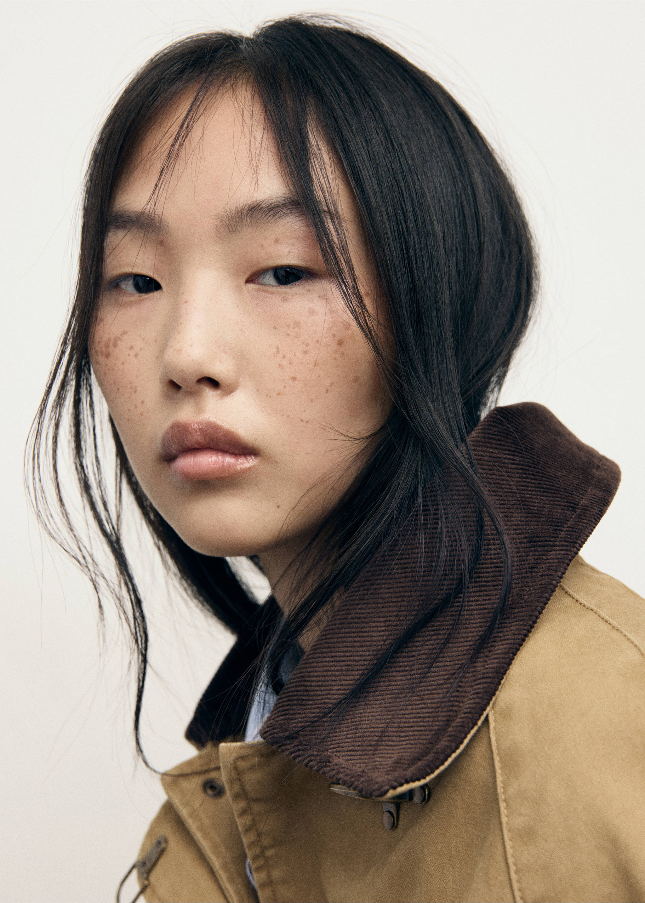Oversized parka with contrasting collar - Details of the article 1, Medium Brown. Ref: 17085139-00.