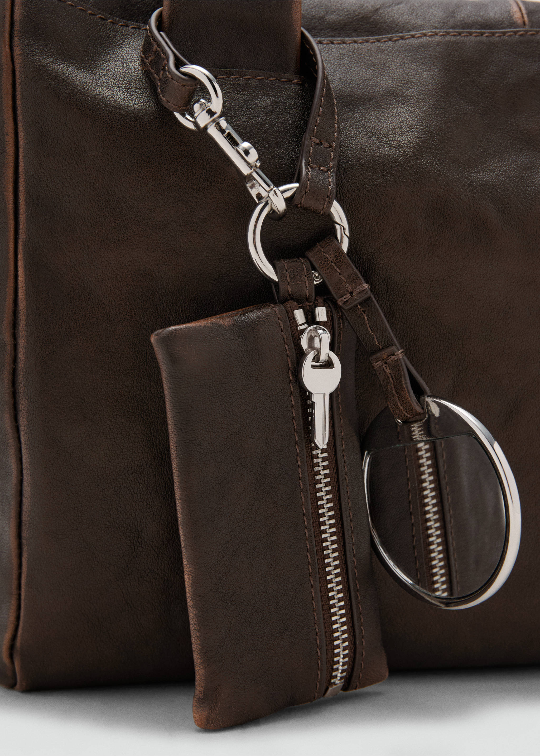 Bolso medio piel hombro charms - Detalle del artículo 1, Chocolate. Ref: 17085169-00.