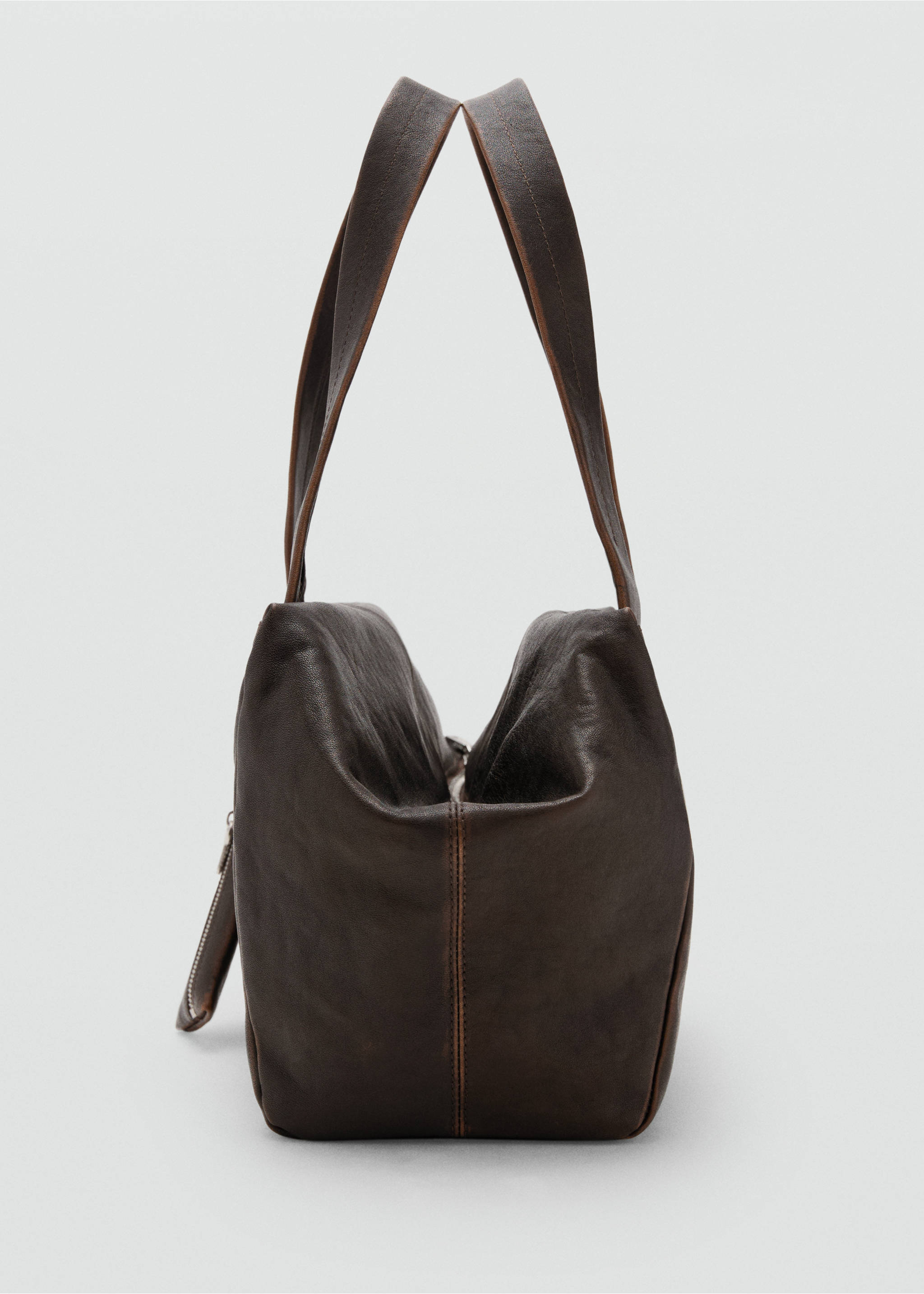 Bolso medio piel hombro charms - Detalle del artículo 2, Chocolate. Ref: 17085169-00.