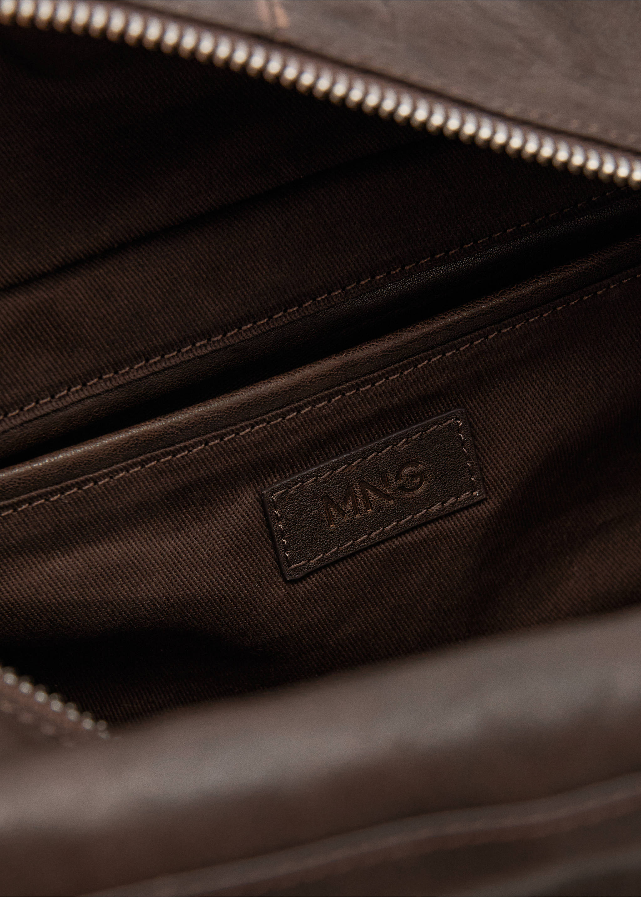 Bolso medio piel hombro charms - Detalle del artículo 3, Chocolate. Ref: 17085169-00.
