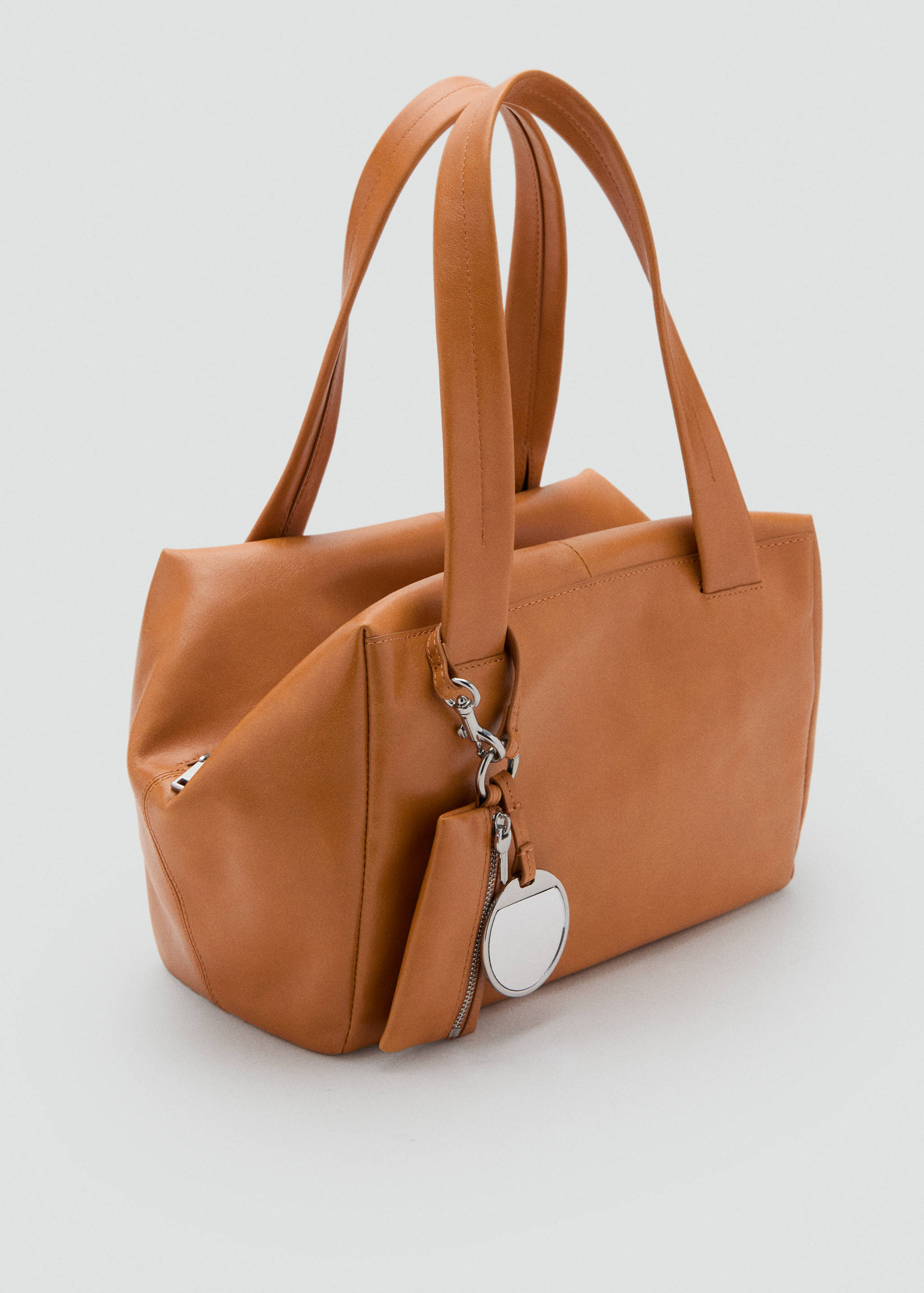Bolso medio piel hombro charms - Plano medio