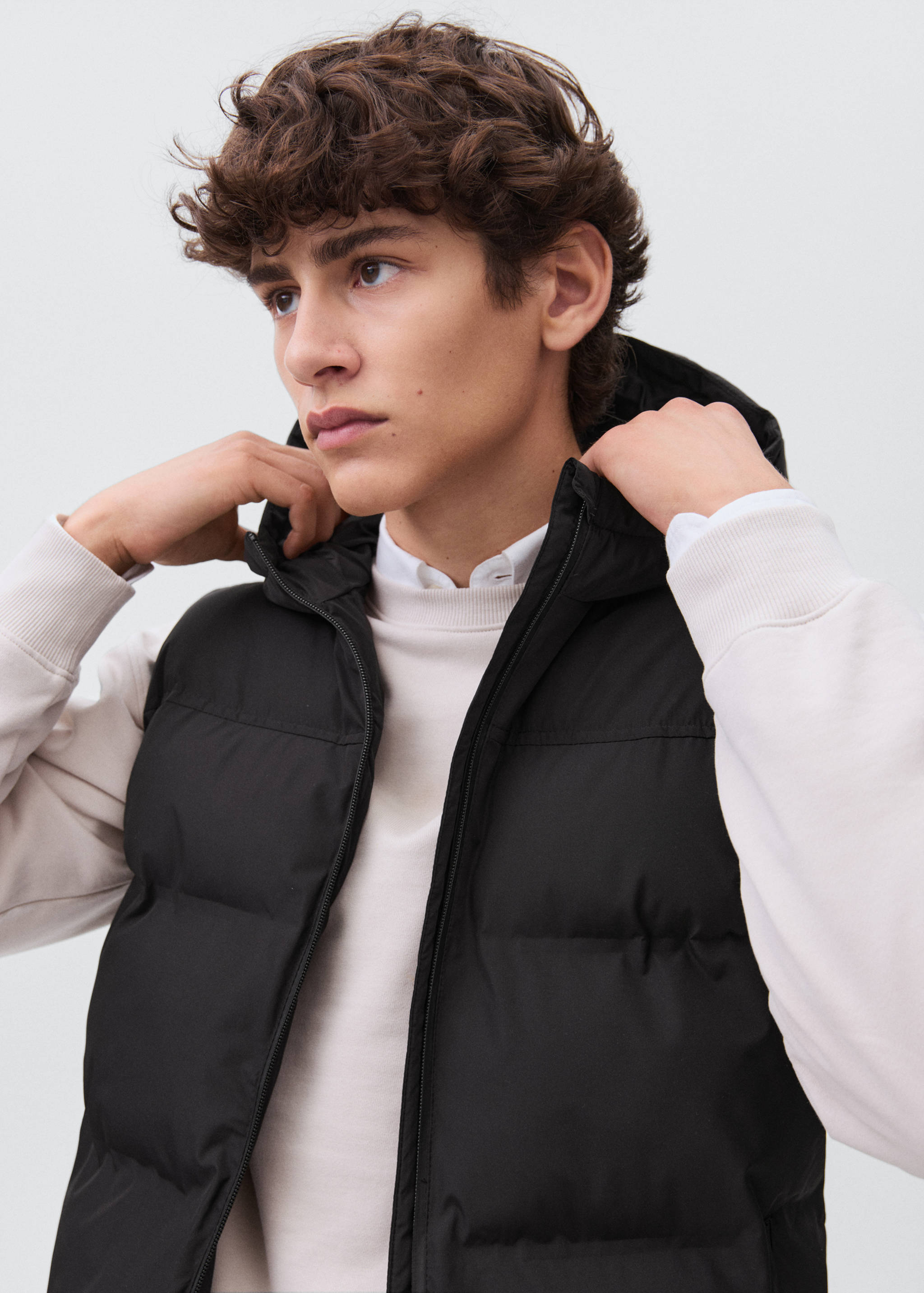 Quilted gilet with hood - Details of the article 4