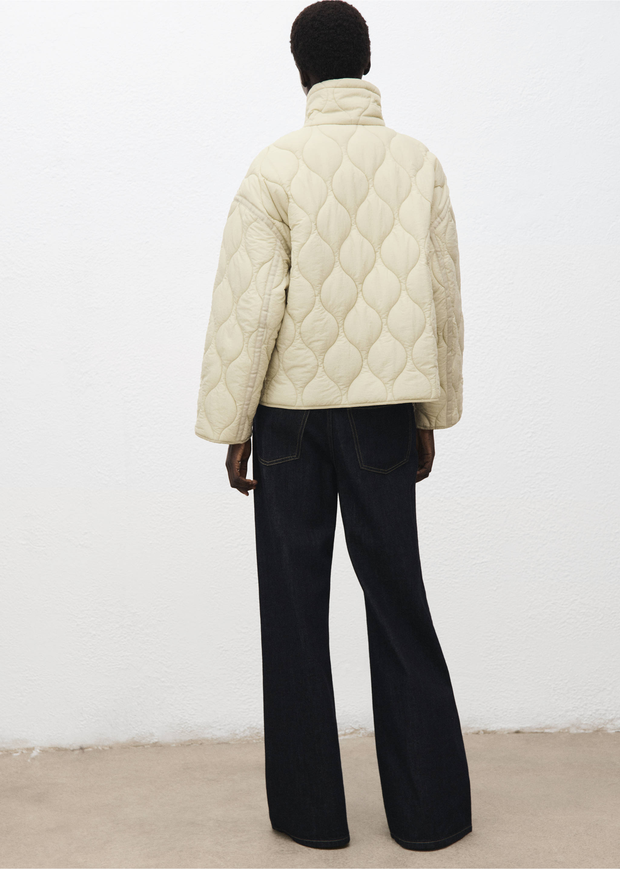 Oversized quilted anorak - Reverse of the article, Ivory White. Ref: 17085794-00.