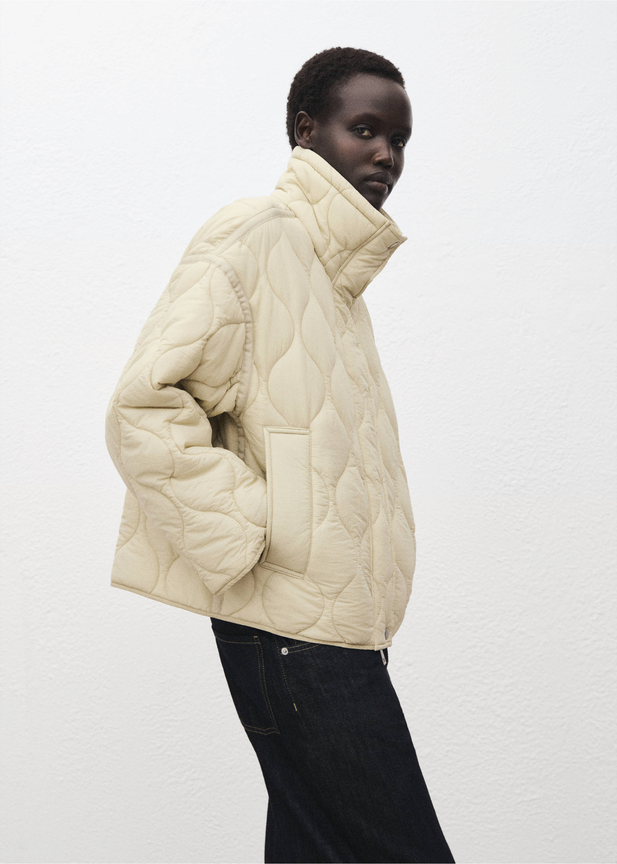 Oversized quilted anorak - Details of the article 2, Ivory White. Ref: 17085794-00.