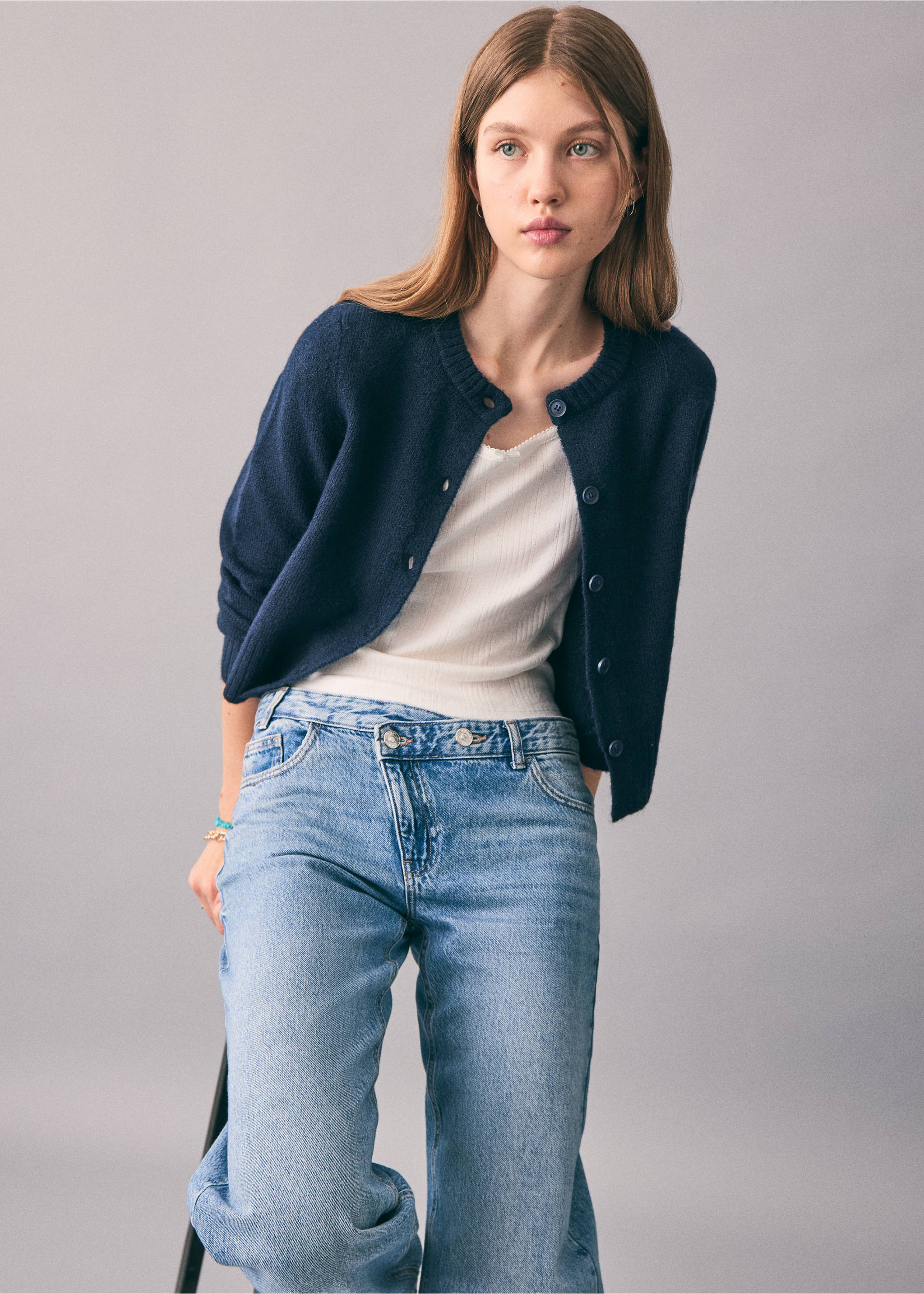 Cross-waist jeans - Details of the article 2, Light Blue. Ref: 17085795-00.