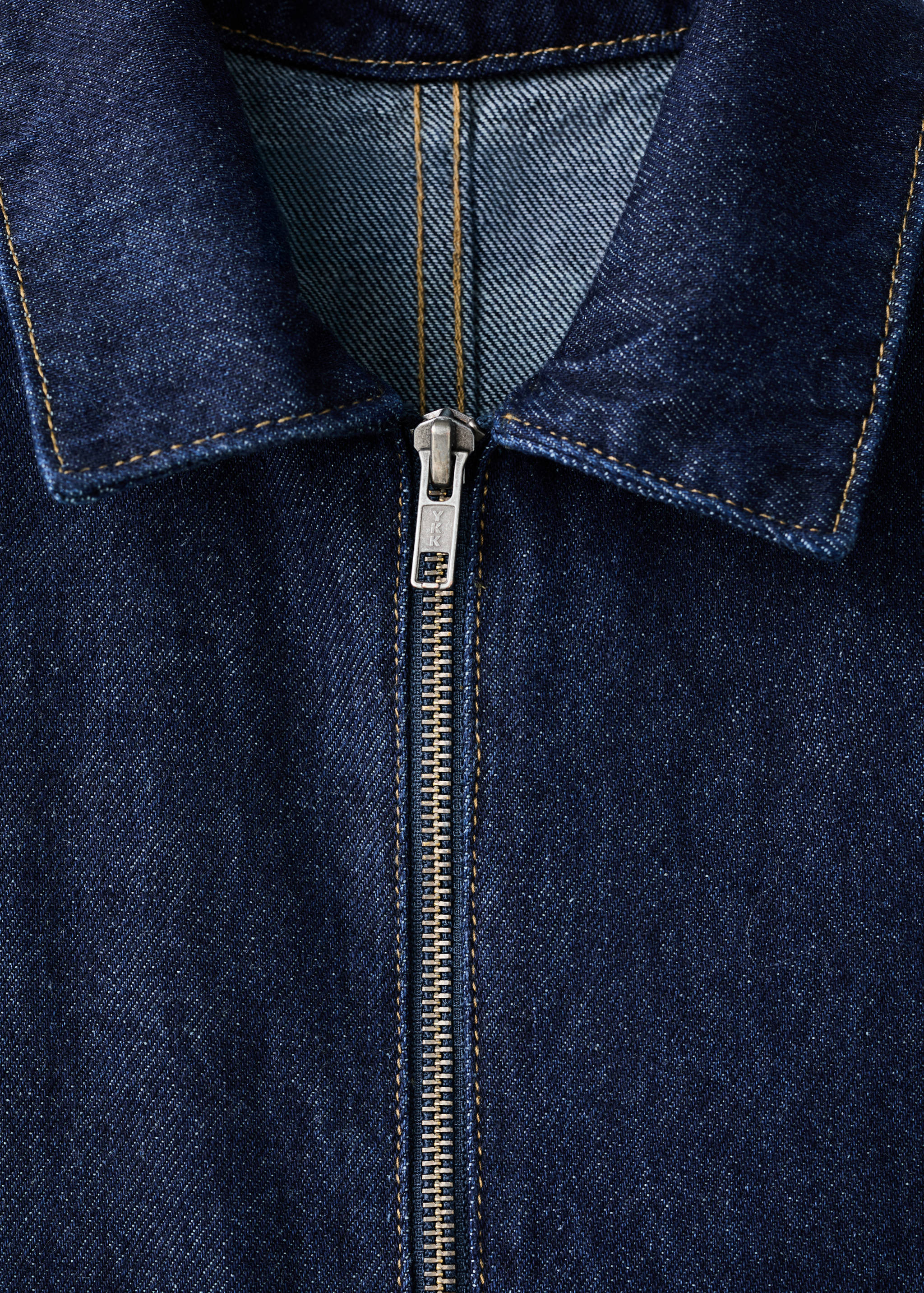 Jeans-Overall mit Gürtel - Detail des Artikels 8