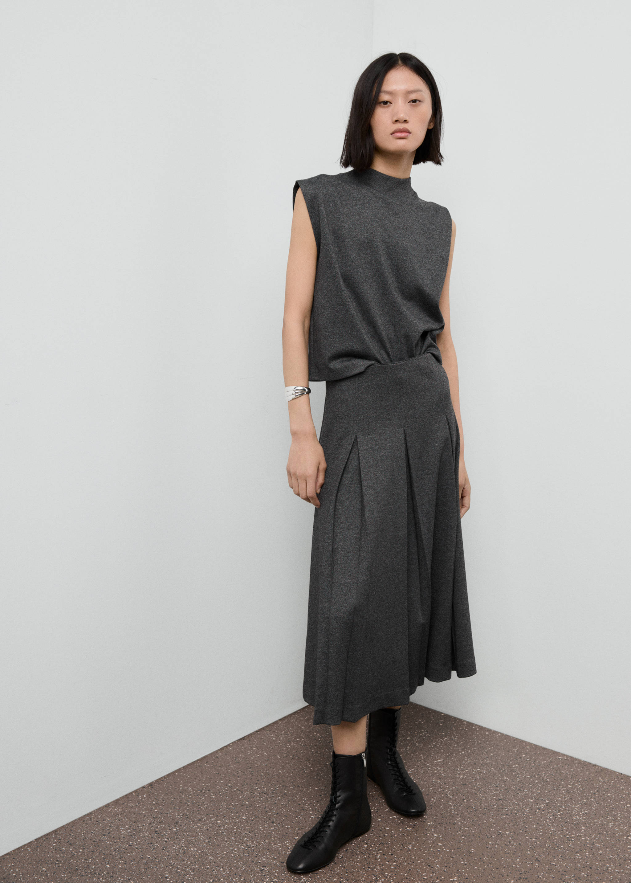 Pleated A-line skirt - General plane