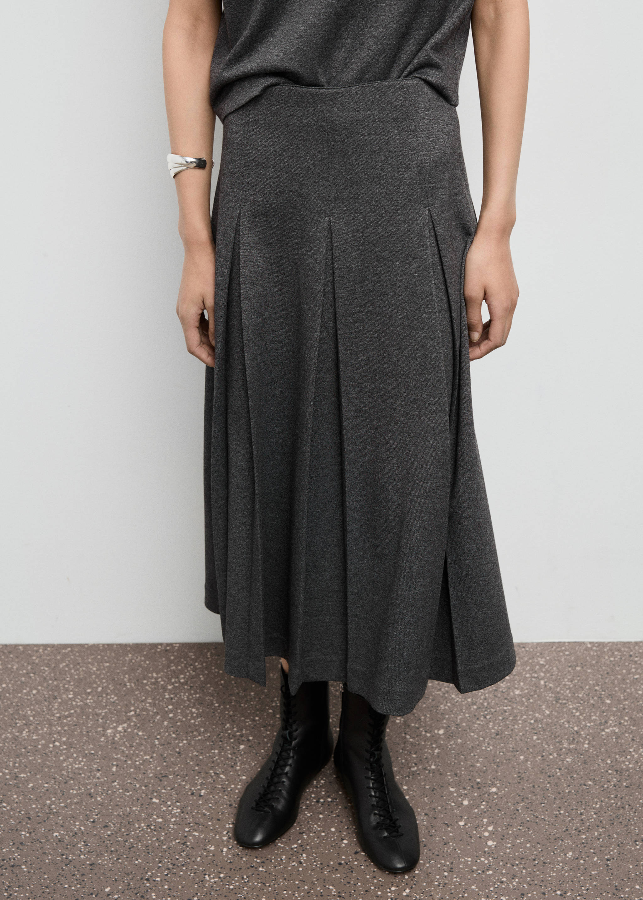 Pleated A-line skirt - Medium plane