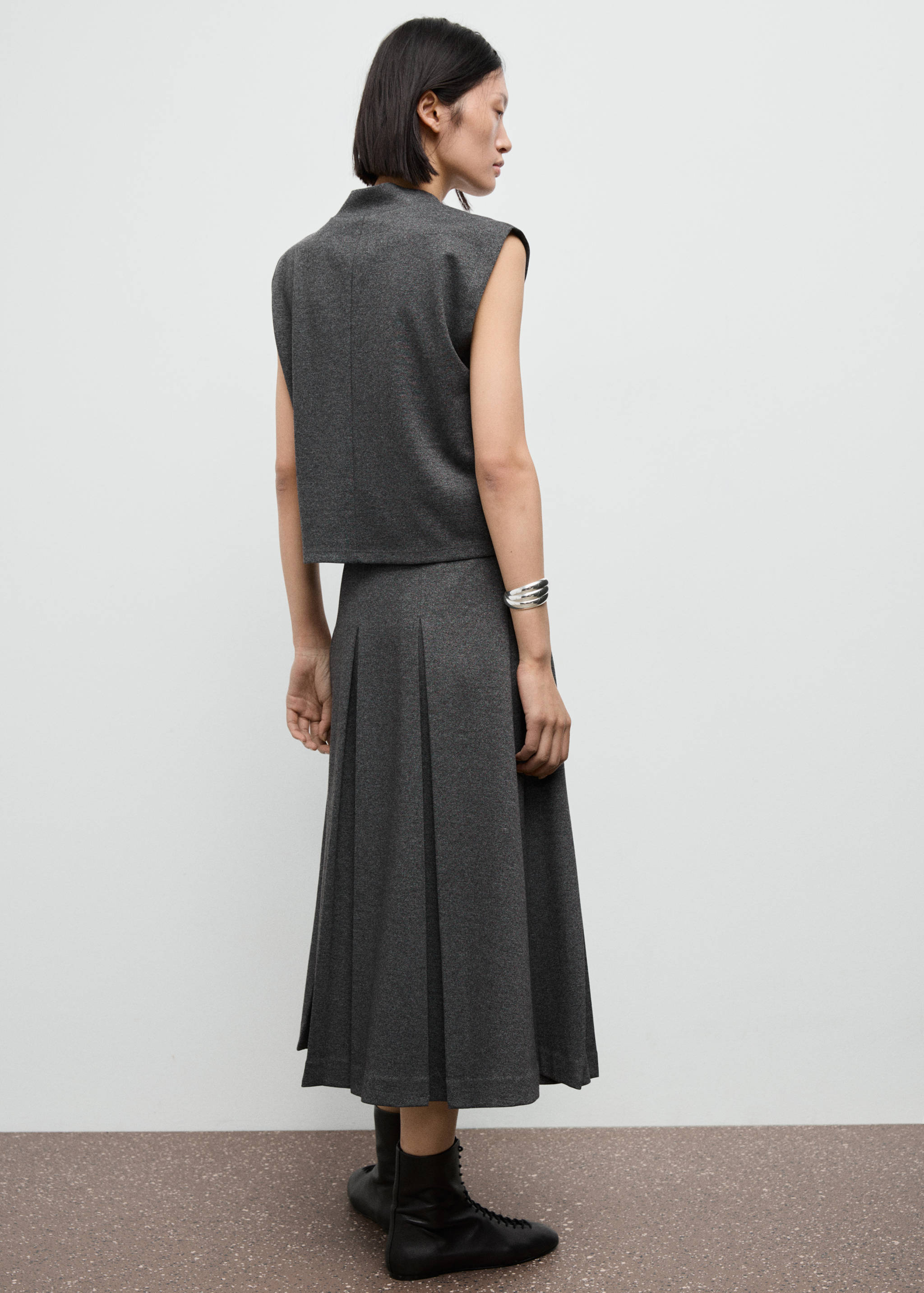 Pleated A-line skirt - Reverse of the article