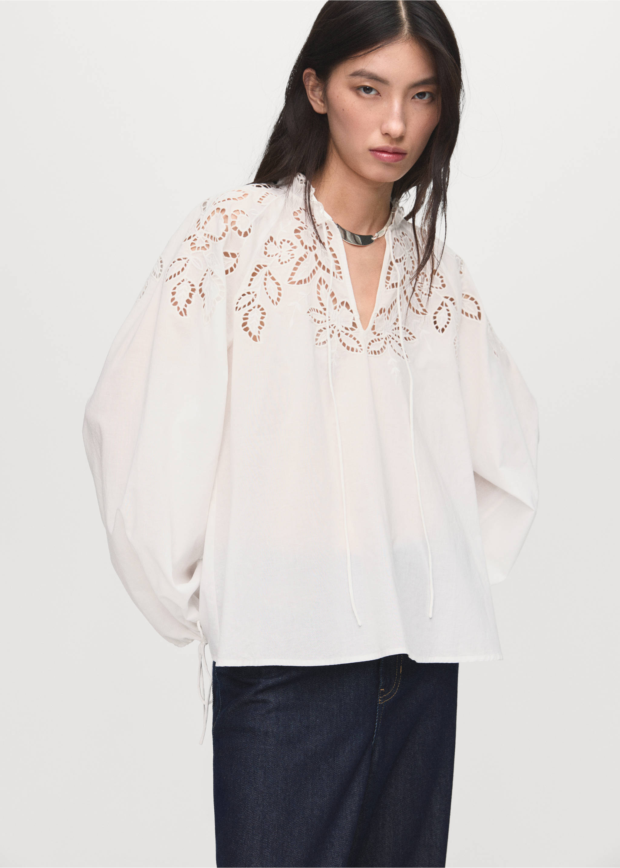 Embroidered blouse with bows - Medium plane, Ecru. Ref: 17085820-00.