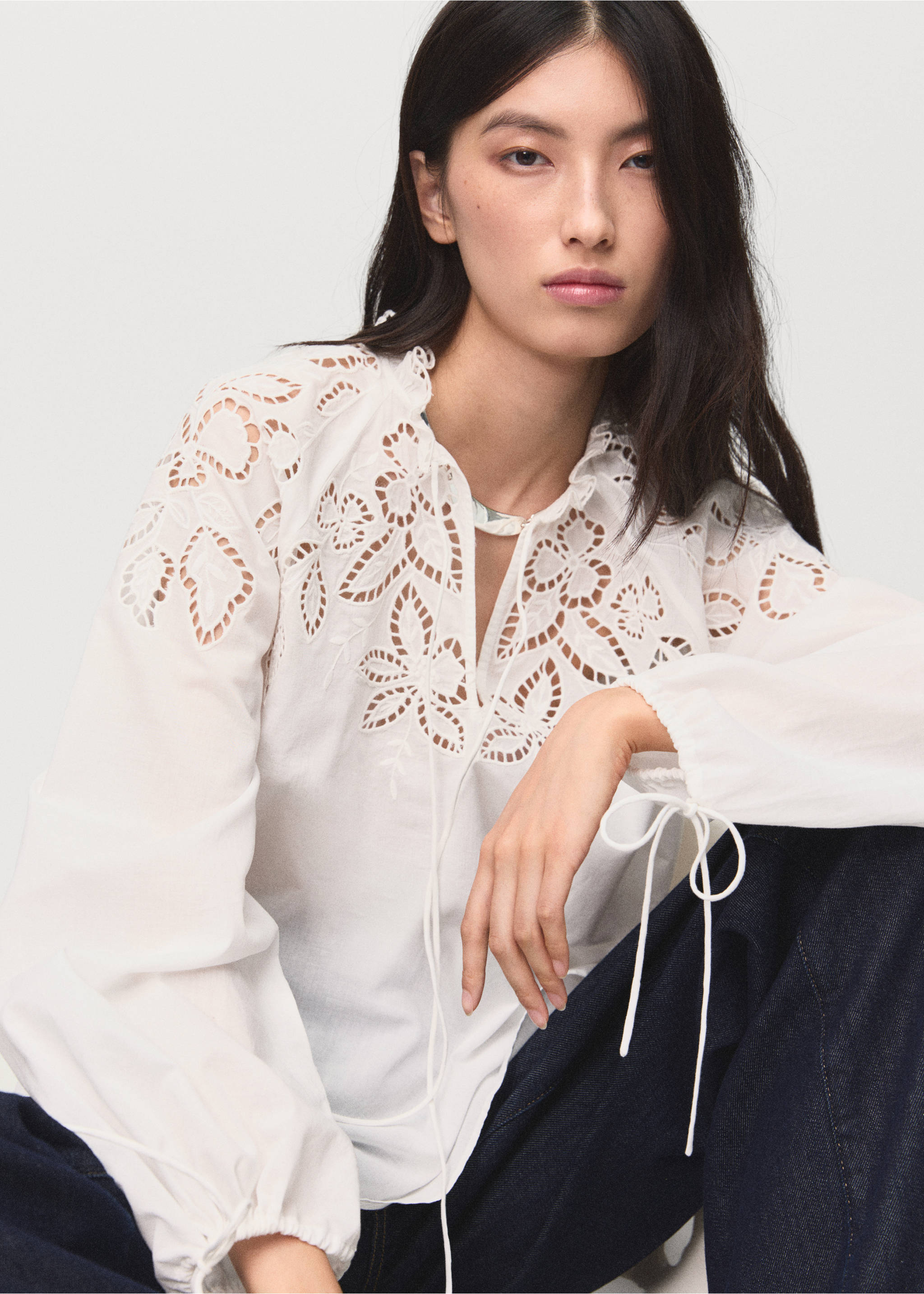 Embroidered blouse with bows - Details of the article 2, Ecru. Ref: 17085820-00.