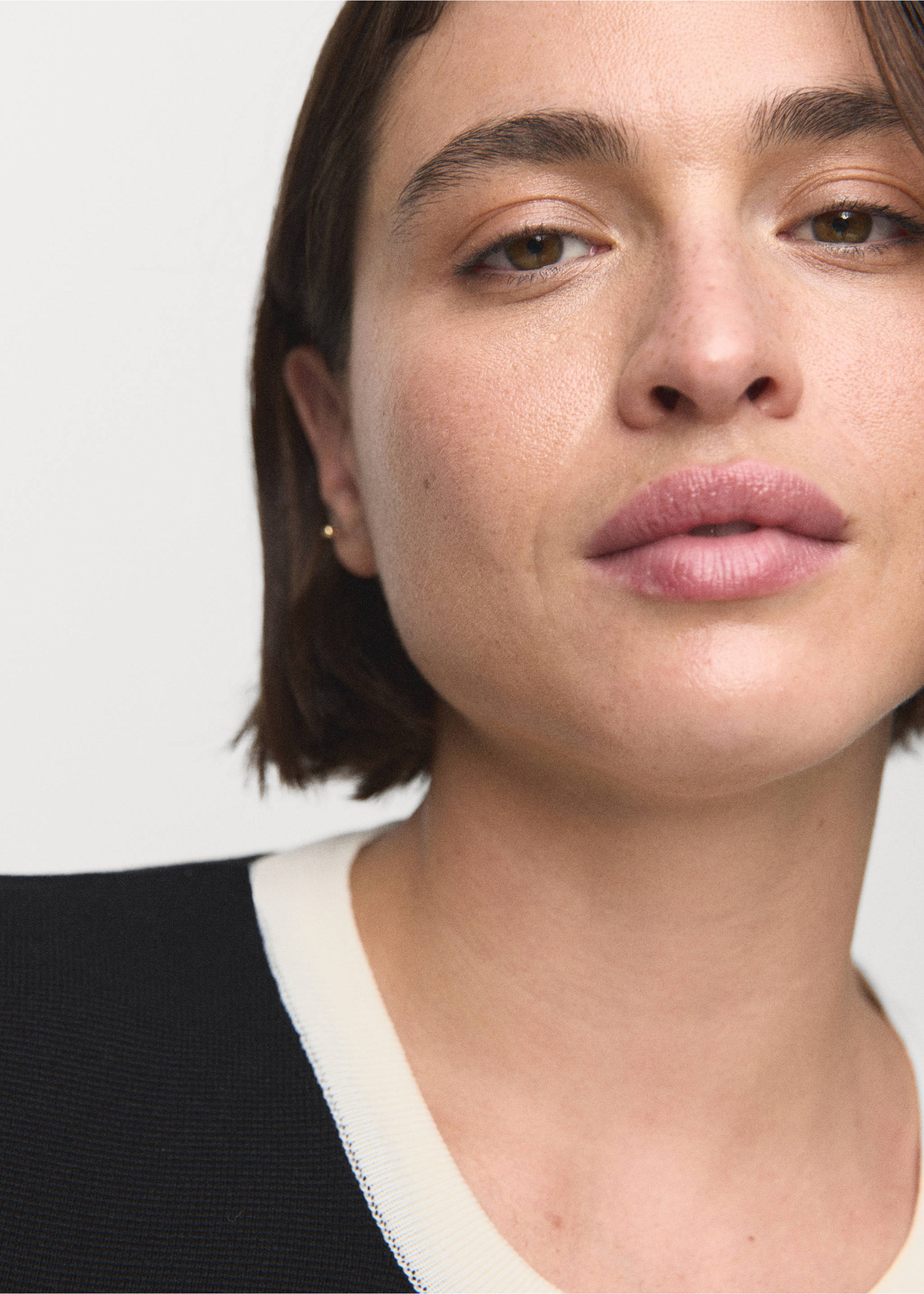 Contrasting ribbed cardigan - Details of the article 4, Black. Ref: 17085821-00.