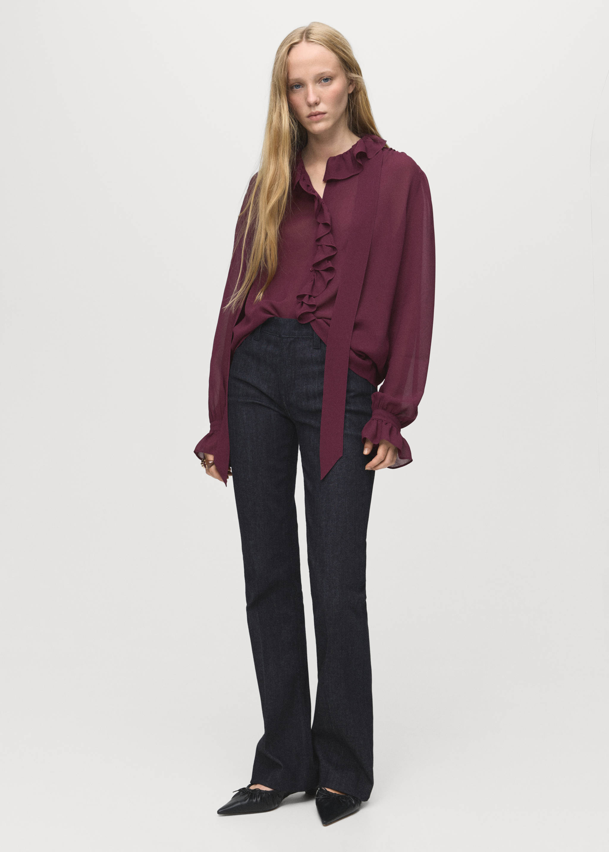 Blus med volanger i foulard-material - Allmän bild