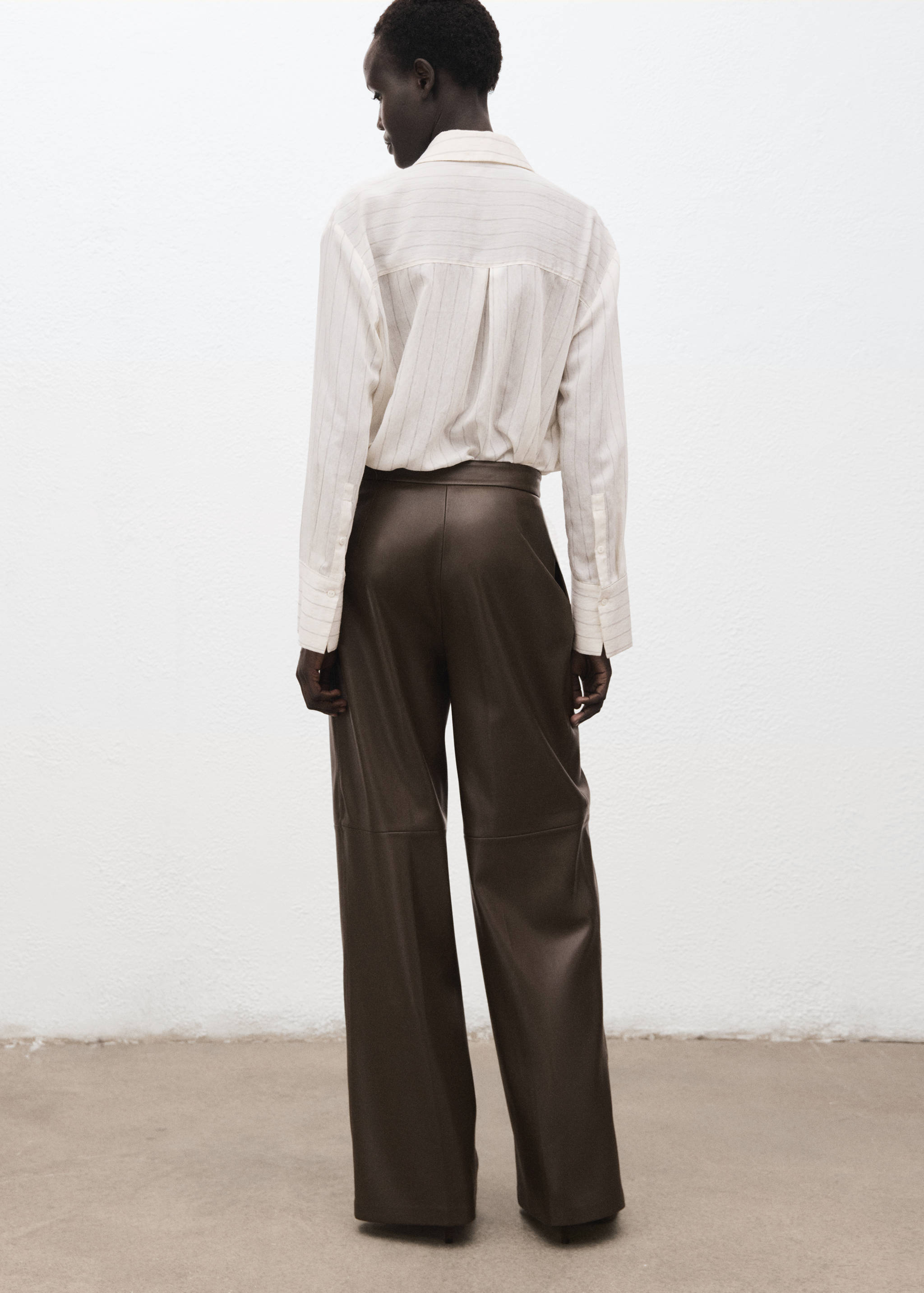 Pantalón wide leg efecto piel - Reverso del artículo