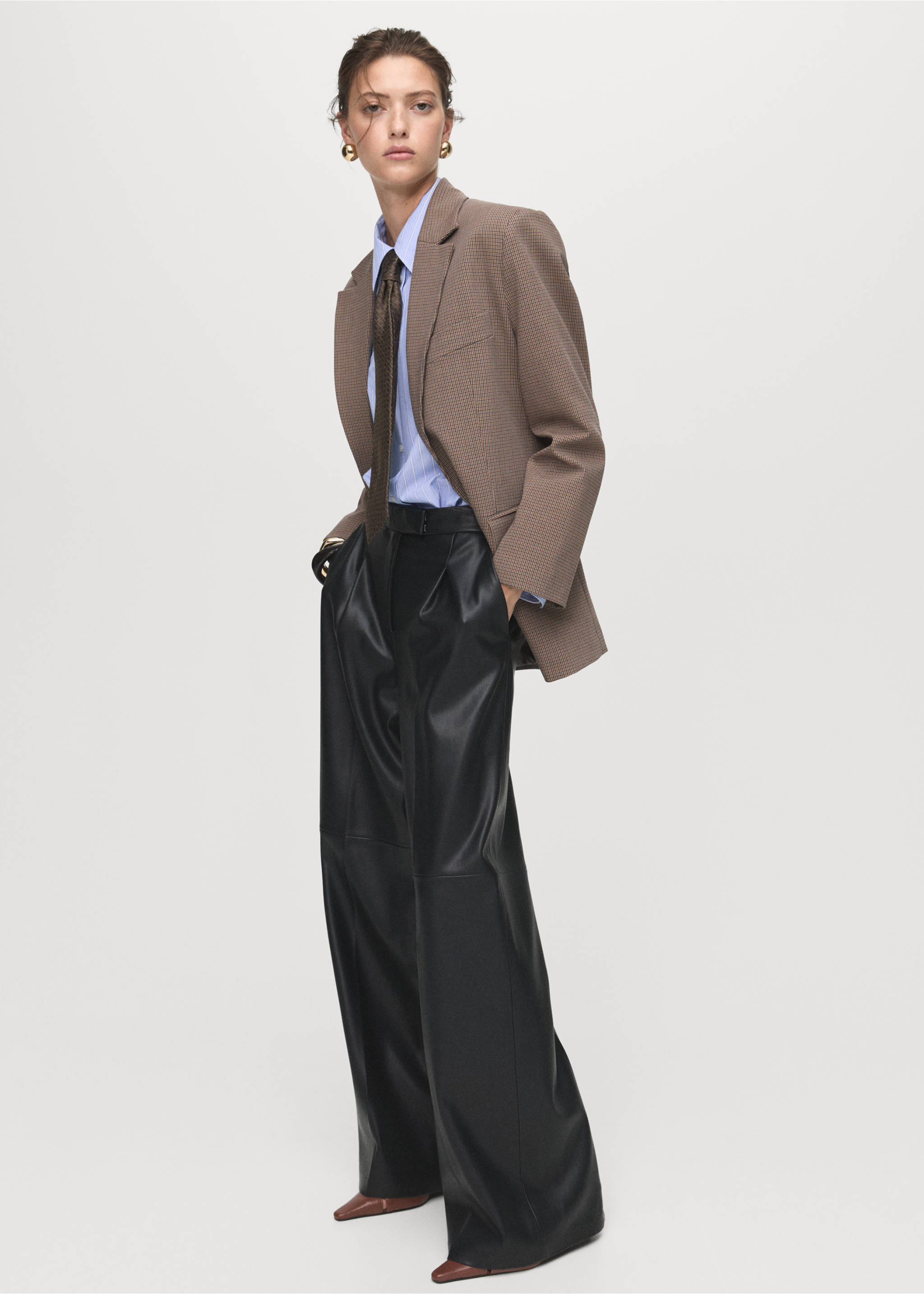 Pantalón wide leg efecto piel - Plano general, Negro. Ref: 17085976-00.