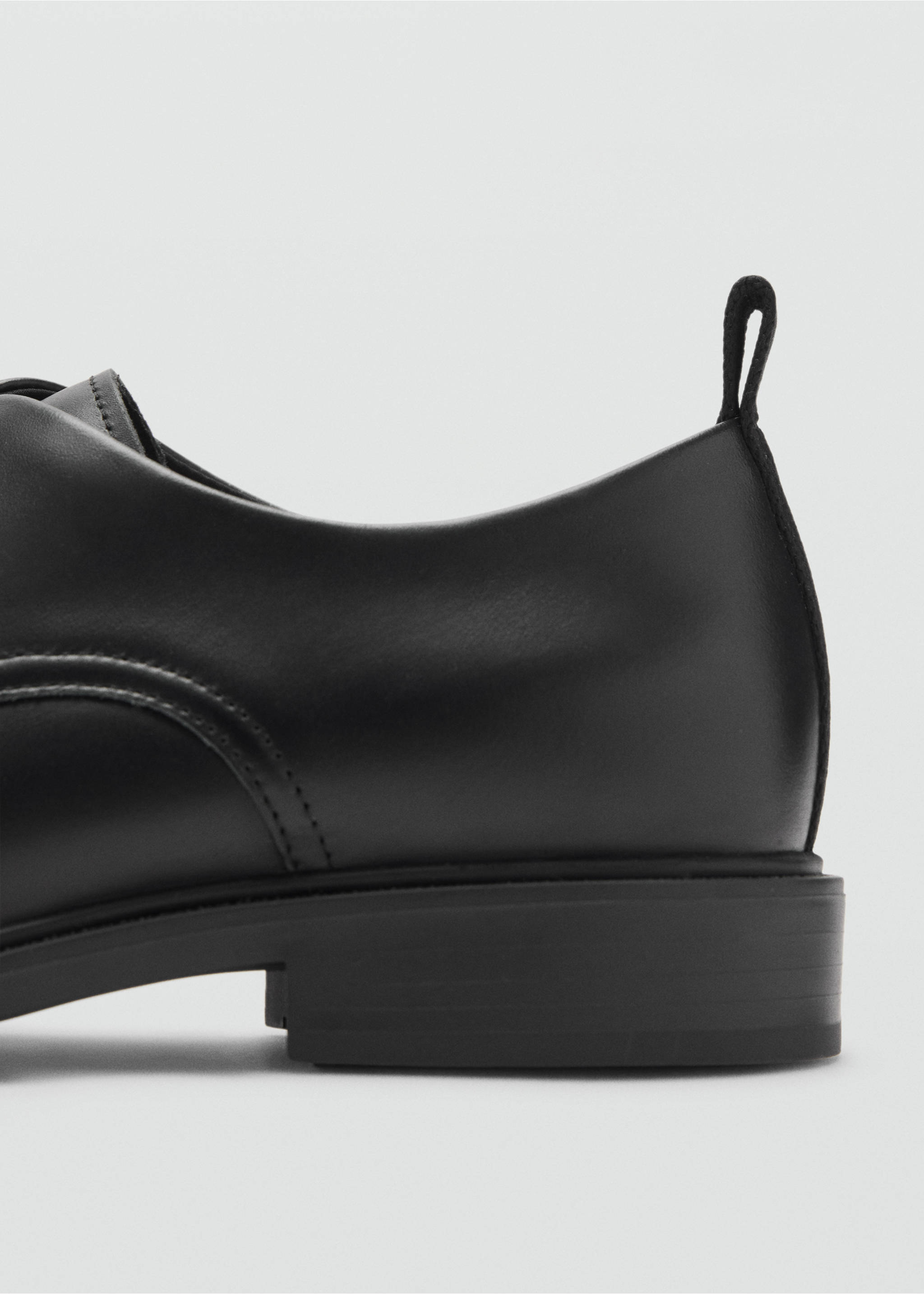 Oxford style leather shoe - Details of the article 1, Black. Ref: 17085982-00.