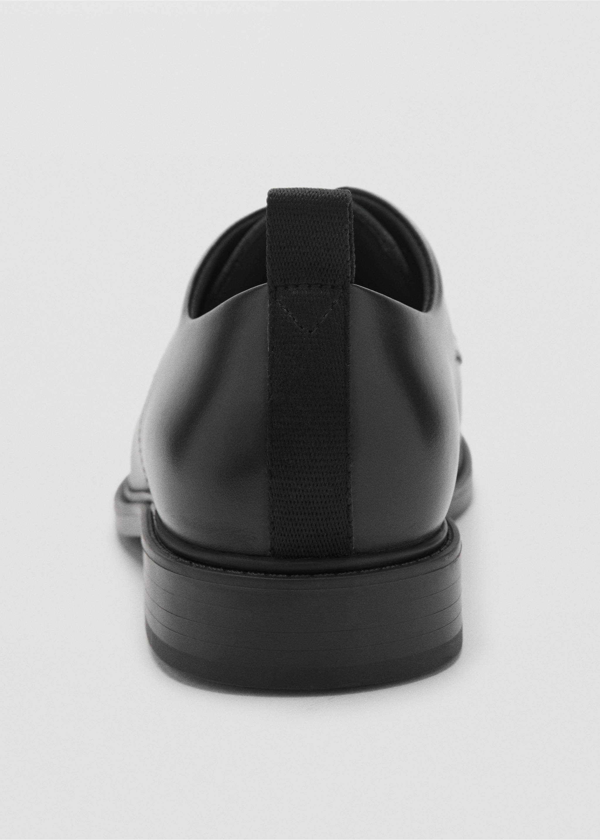 Oxford style leather shoe - Details of the article 2, Black. Ref: 17085982-00.