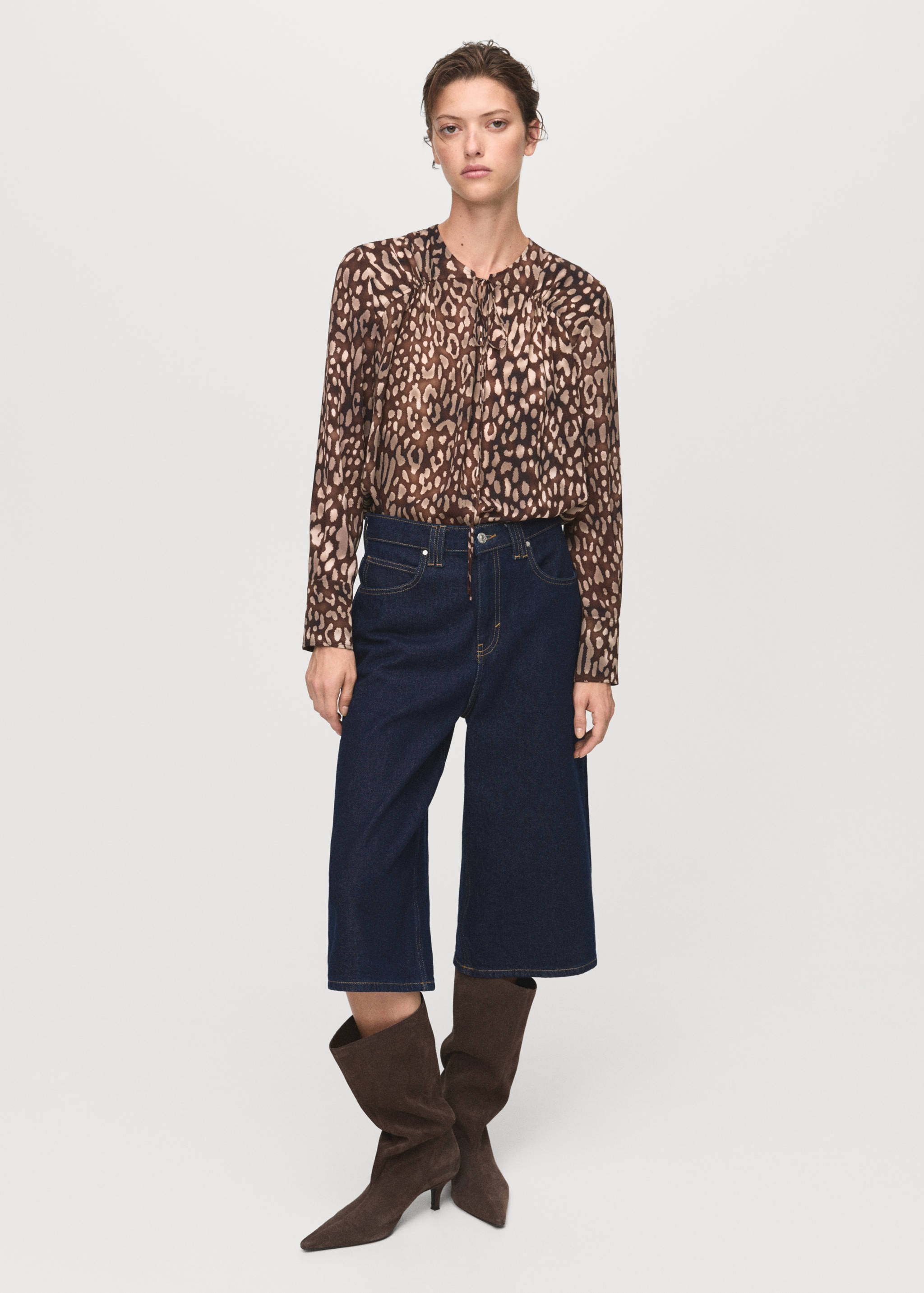 Satijnen blouse met luipaardprint en strik - Overzichtstekening