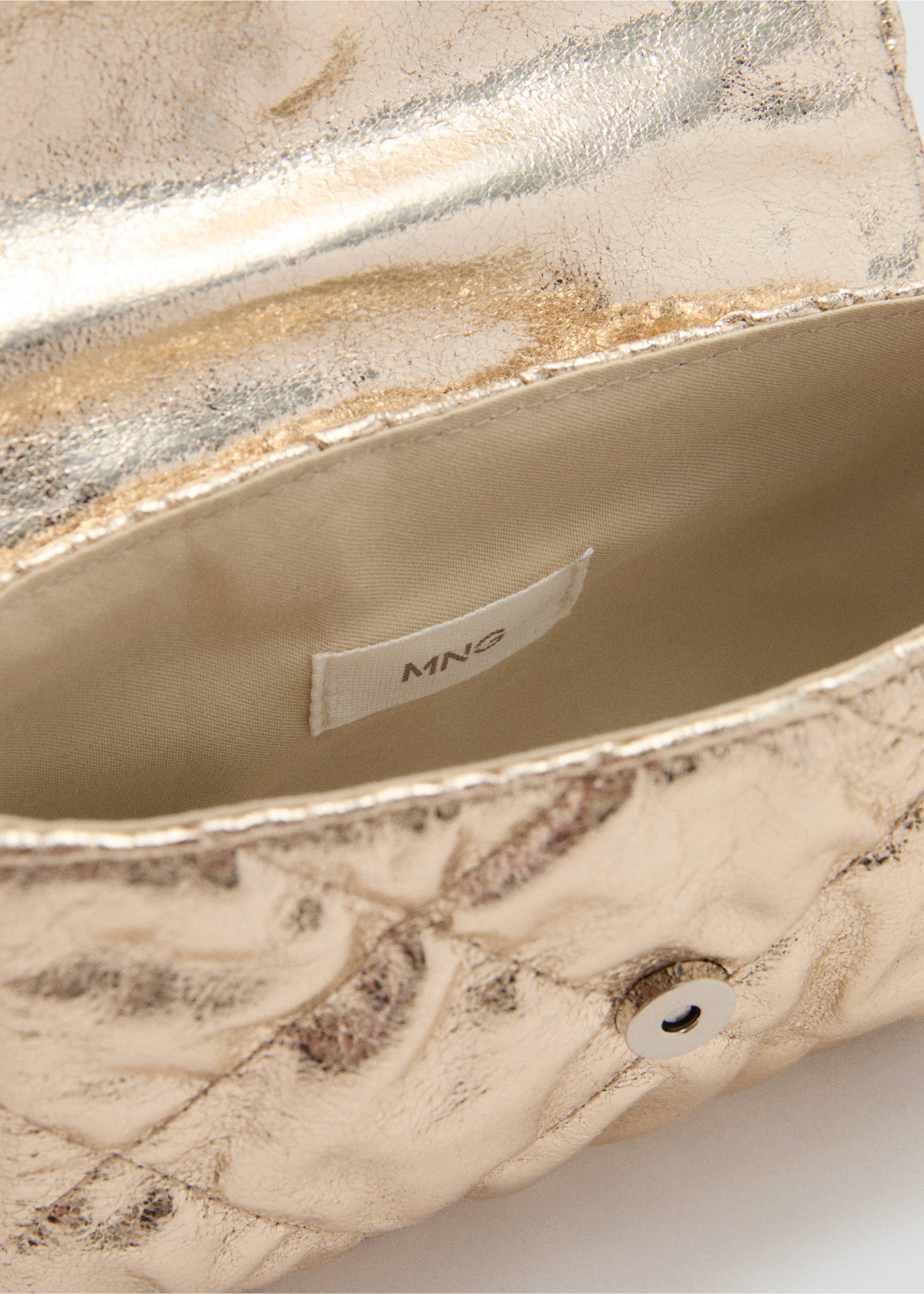 Metallic-effect bag - Details of the article 2, Gold. Ref: 17086327-00.