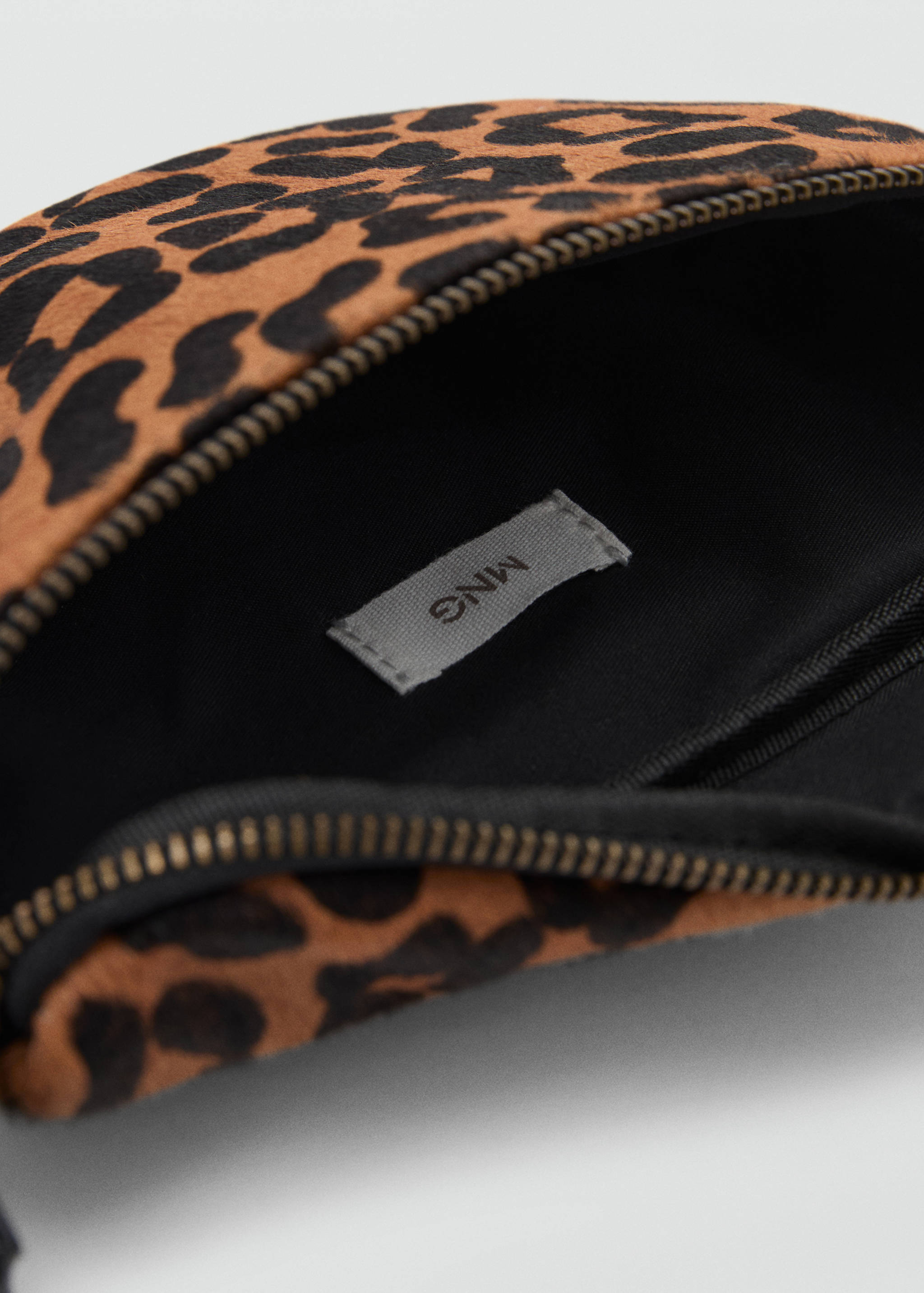 Leather crossbody bag - Details of the article 1