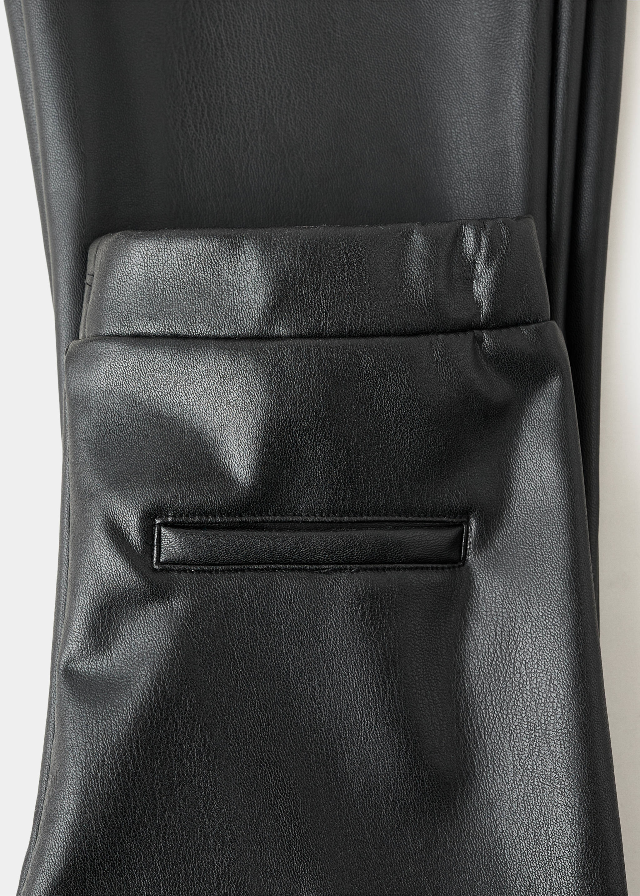 Faux-leather leggings - Details of the article 8, Black. Ref: 17086338-00.