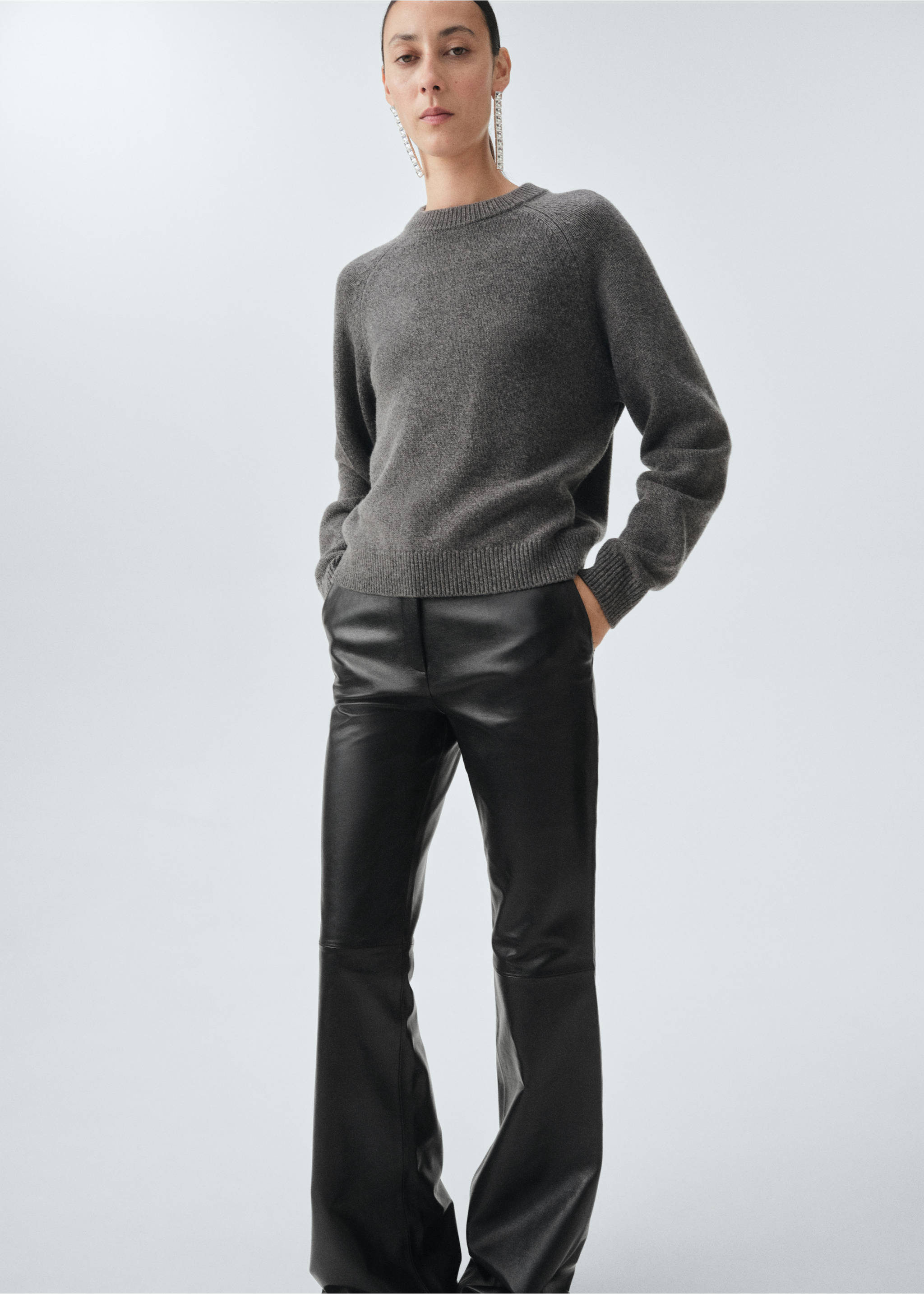 Flare-Hose aus 100% Leder - Detail des Artikels 4, Schwarz. Ref: 17086343-00.
