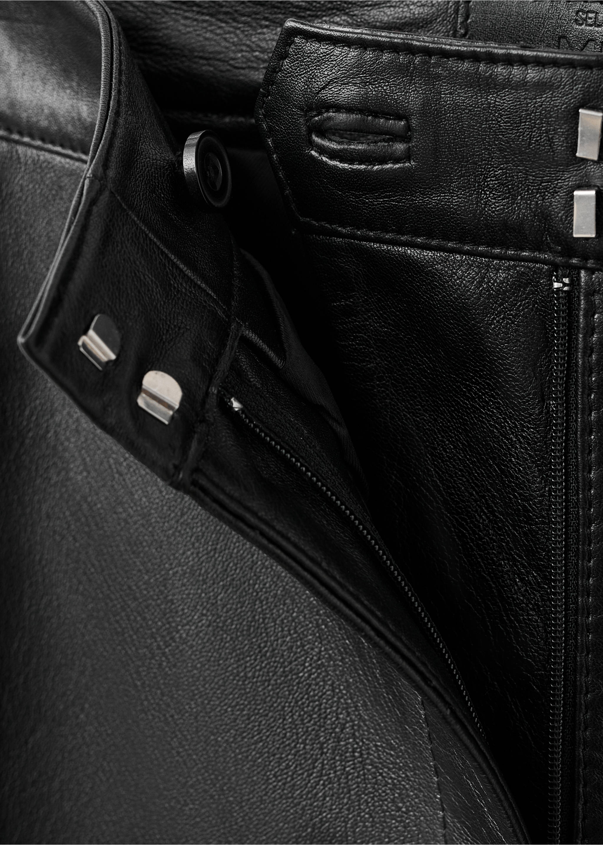 Flare-Hose aus 100% Leder - Detail des Artikels 0, Schwarz. Ref: 17086343-00.