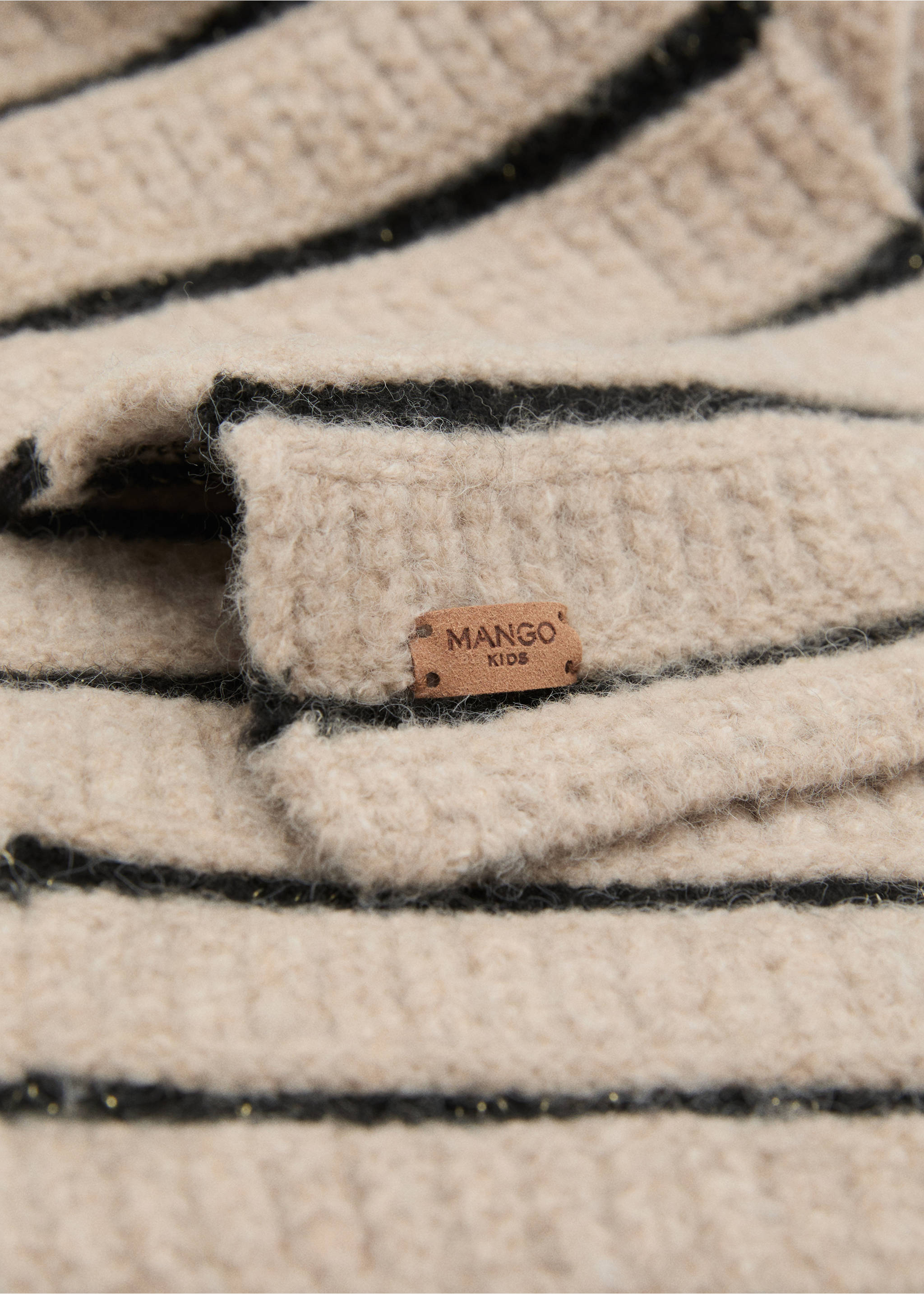 Gestreifter Strickschal - Detail des Artikels 1, Sandfarben. Ref: 17086346-00.