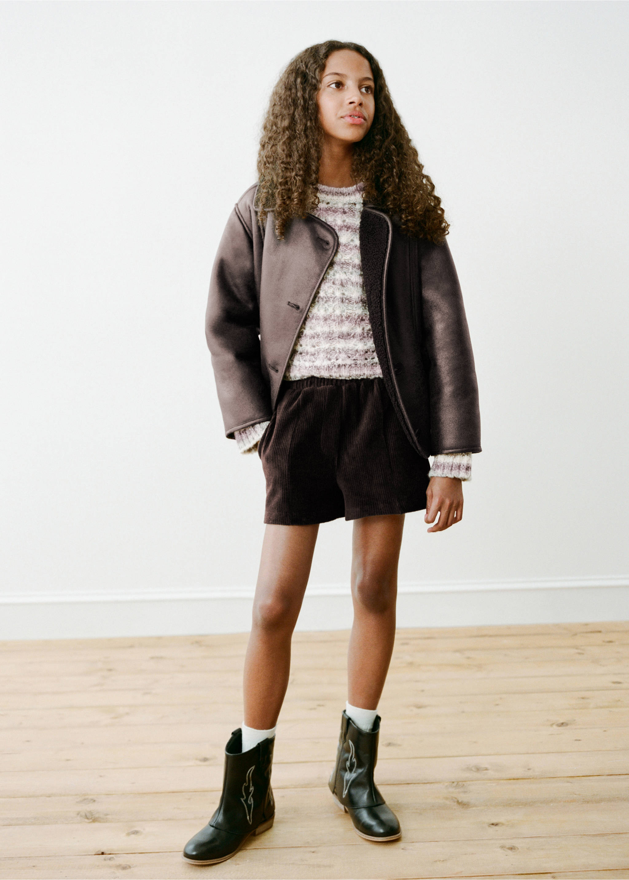 Dark brown corduroy shorts with an elasticated waist., Chocolate. Ref: 17086348-00.