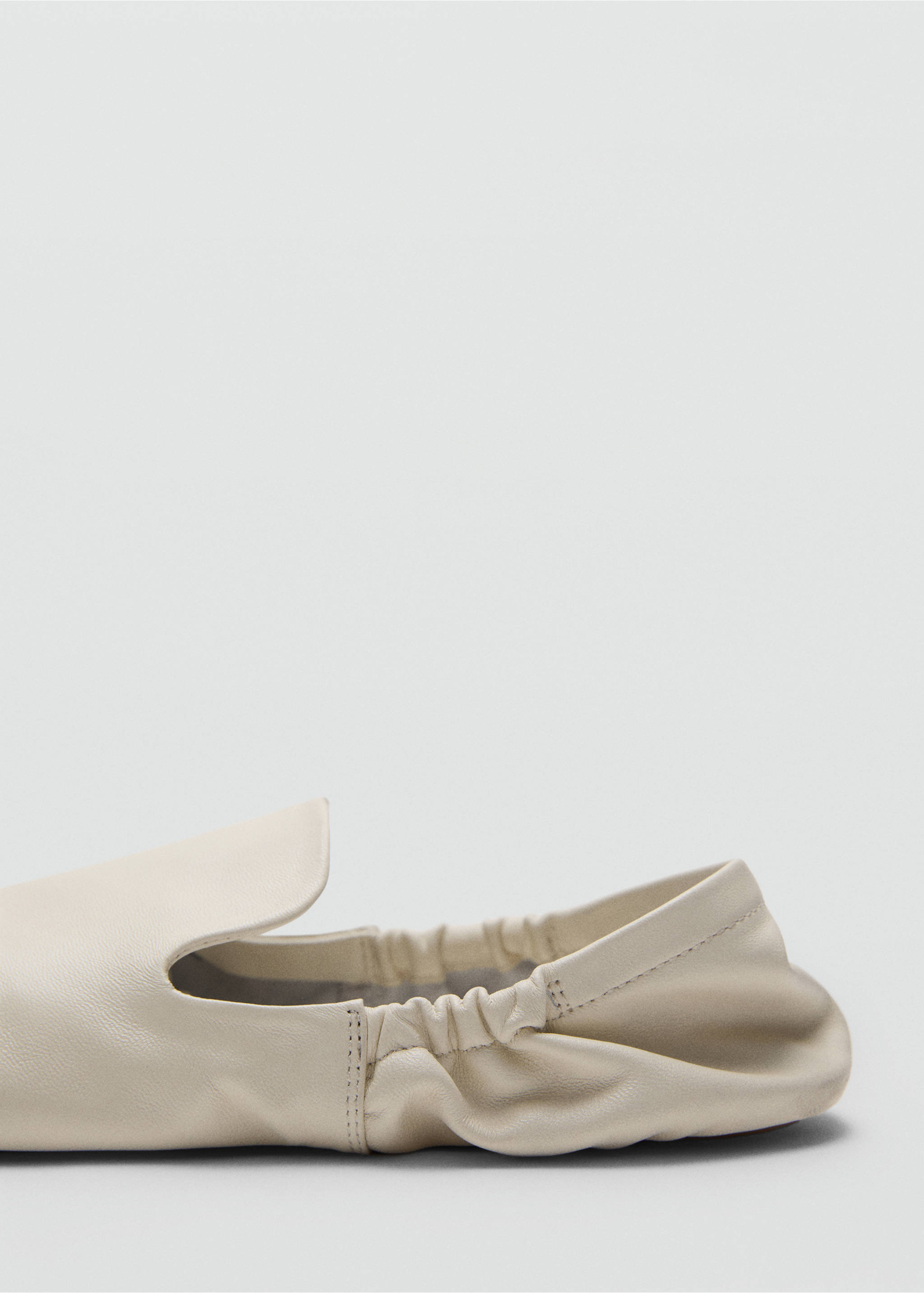 Gathered leather shoes - Details of the article 1, Ecru. Ref: 17086354-00.