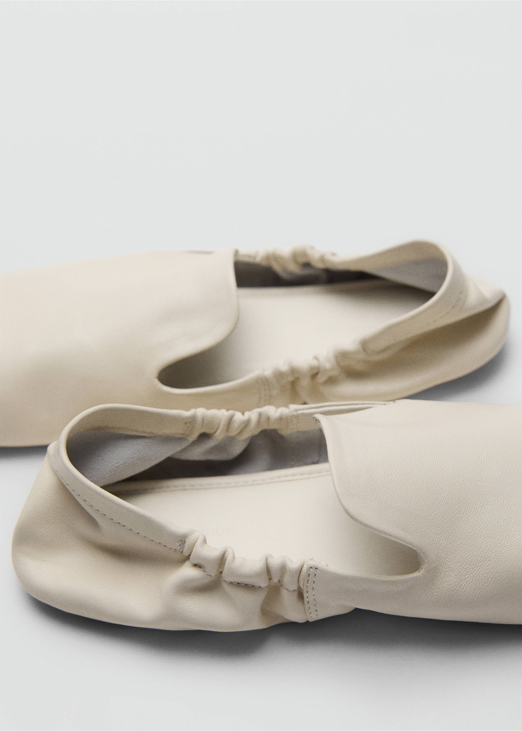 Gathered leather shoes - Details of the article 3, Ecru. Ref: 17086354-00.