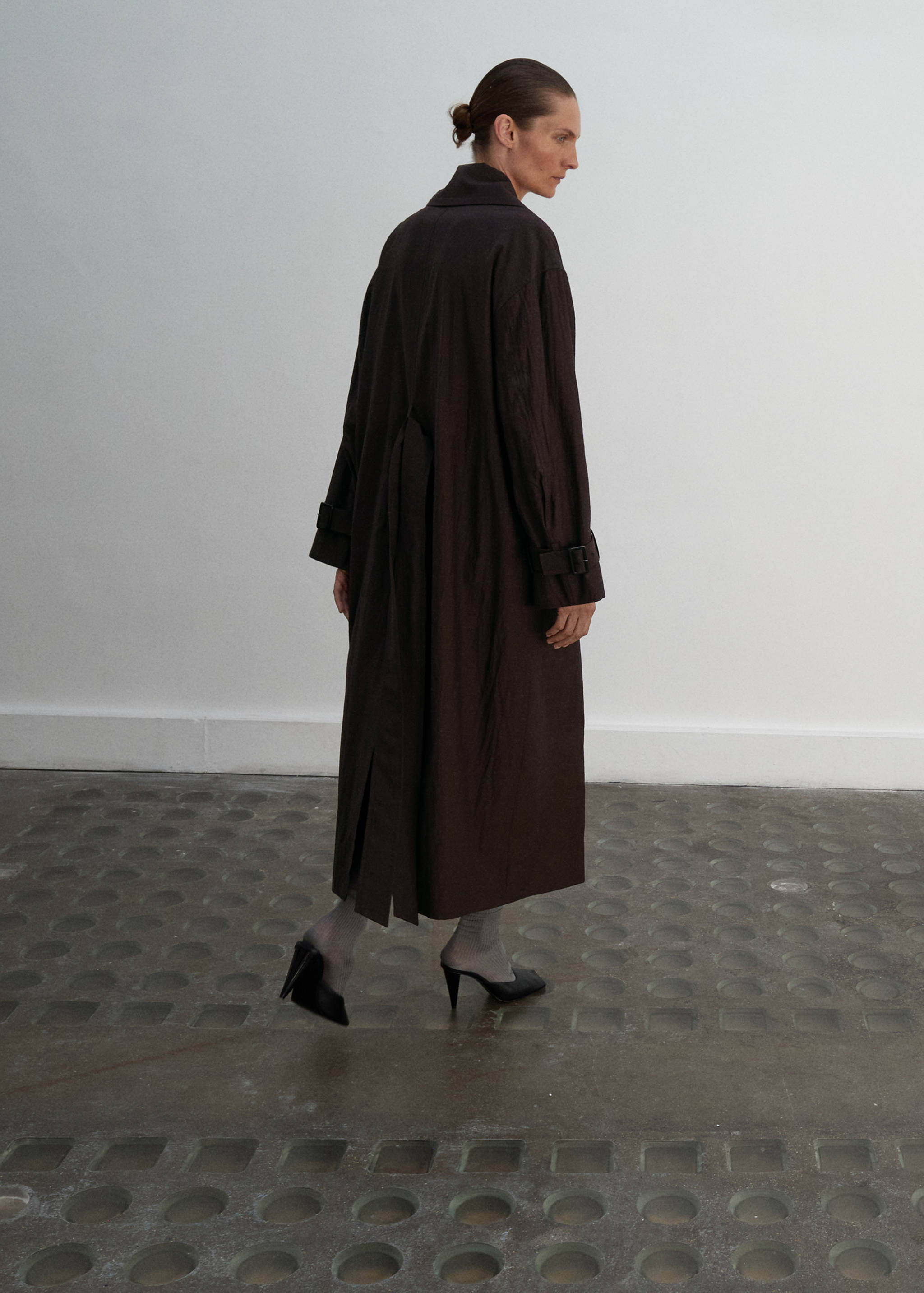 Long virgin wool trench coat - Reverse of the article