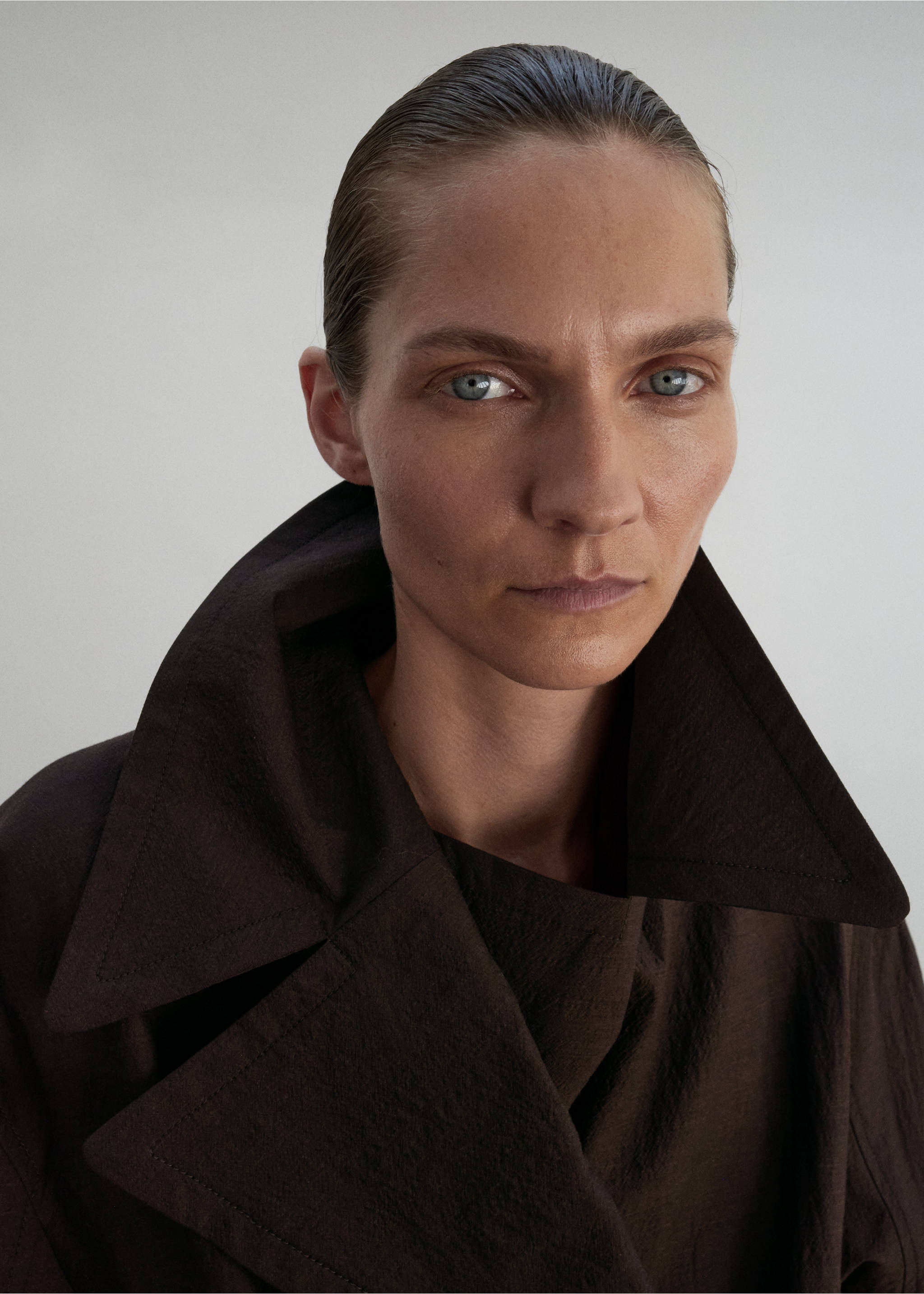Lång trenchcoat i ren nyull - Detaljer om artikeln 3, Choklad. Ref: 17086360-00.