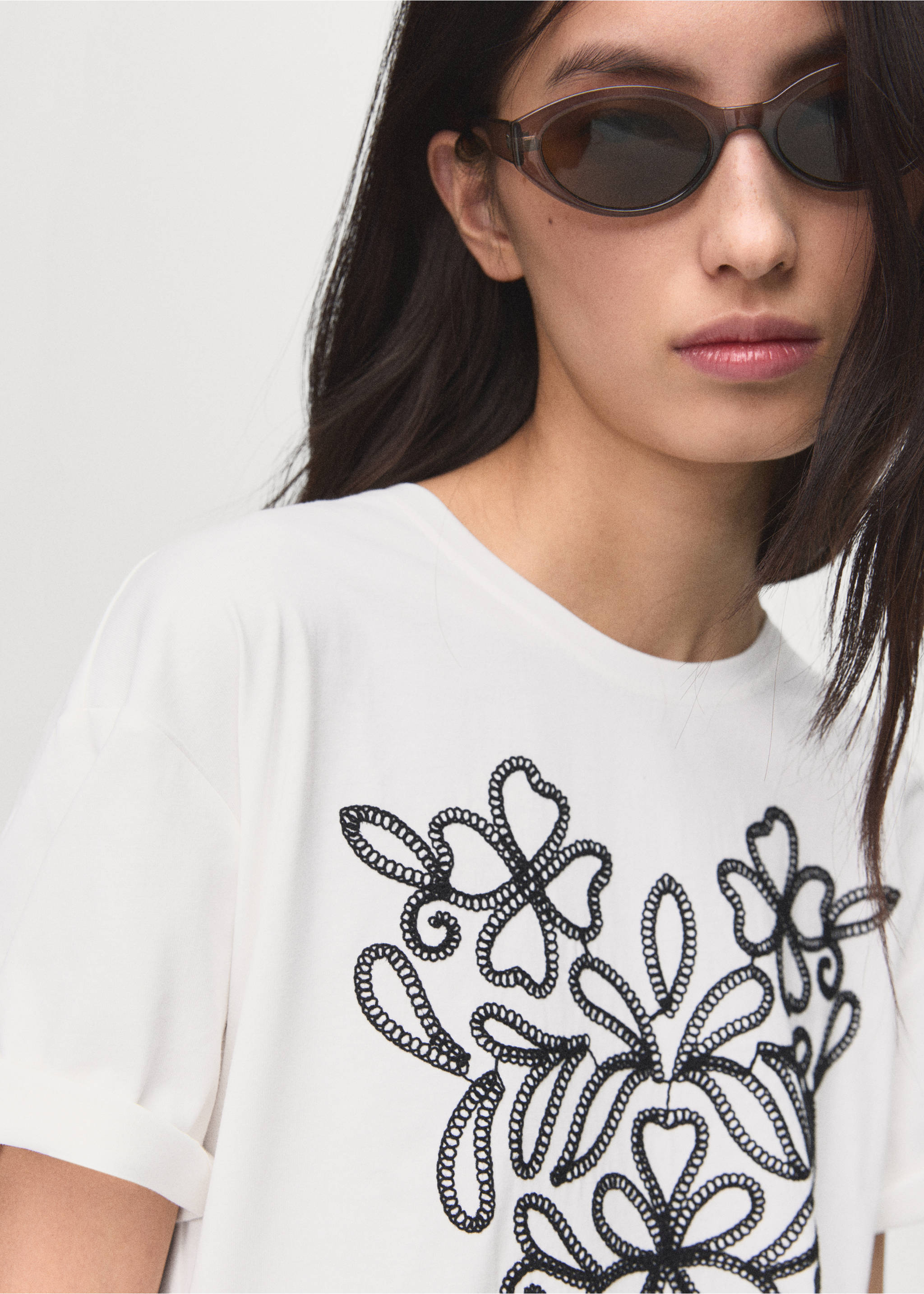 Floral-embroidered cotton t-shirt - Details of the article 1, White. Ref: 17086736-00.