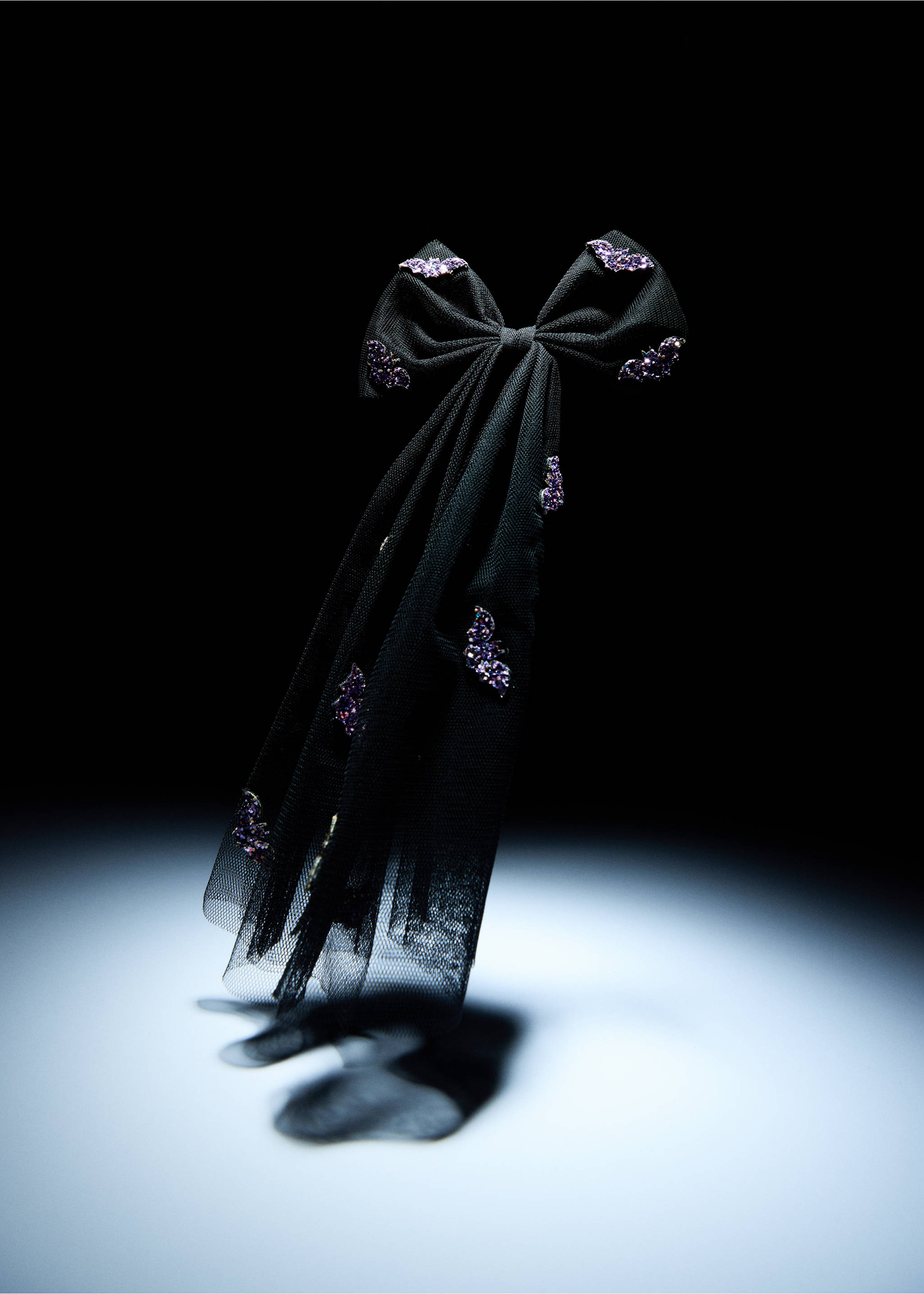 Bat barrette with bow - Details of the article 6, Black. Ref: 17087132-00.
