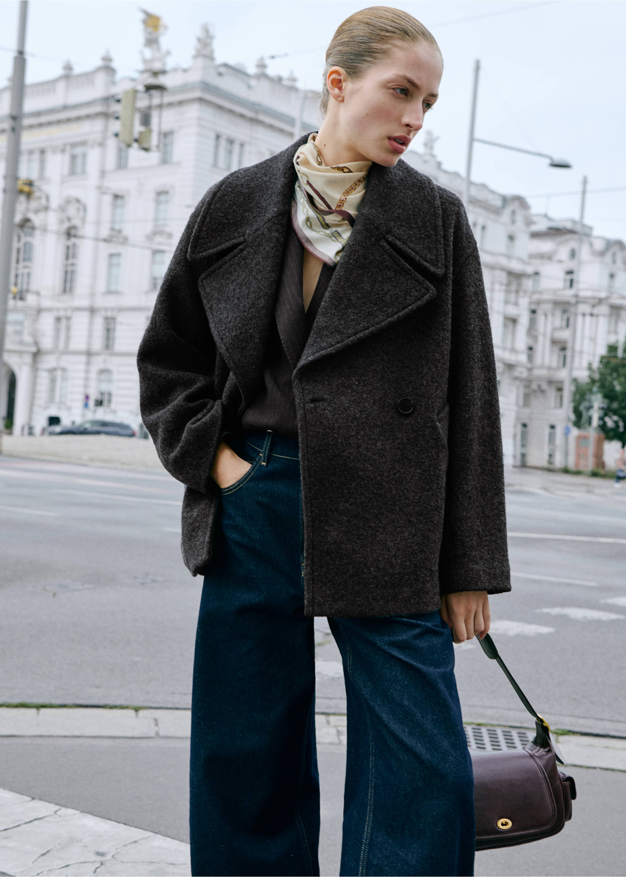Shoulder bag with pockets - Details of the article 9, Chocolate. Ref: 17087137-00.