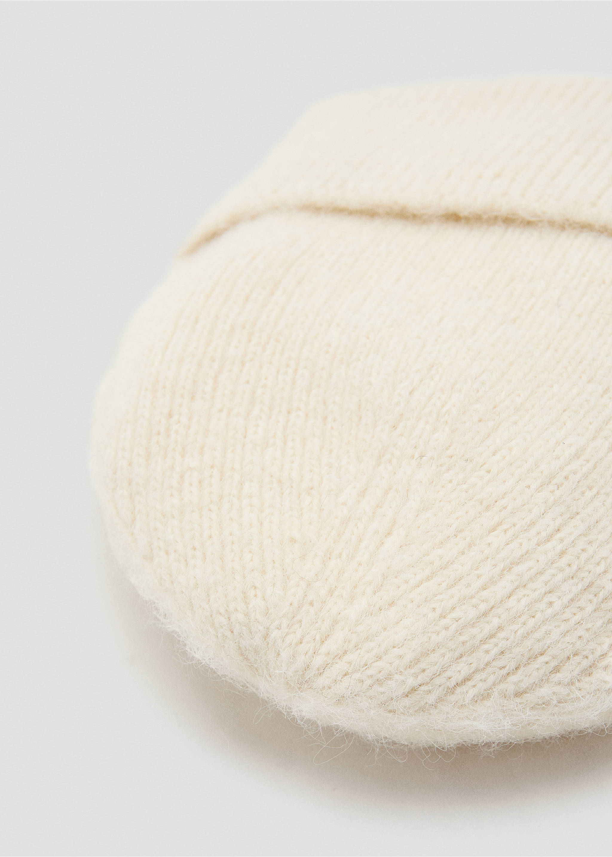 Rib-knit cap - Details of the article 1, Ecru. Ref: 17087764-00.