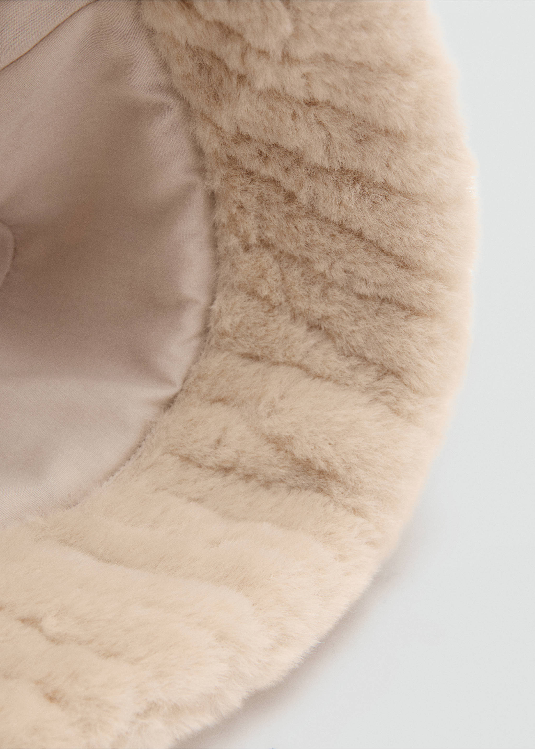 Faux-fur bucket hat - Details of the article 1, Ecru. Ref: 17087768-00.
