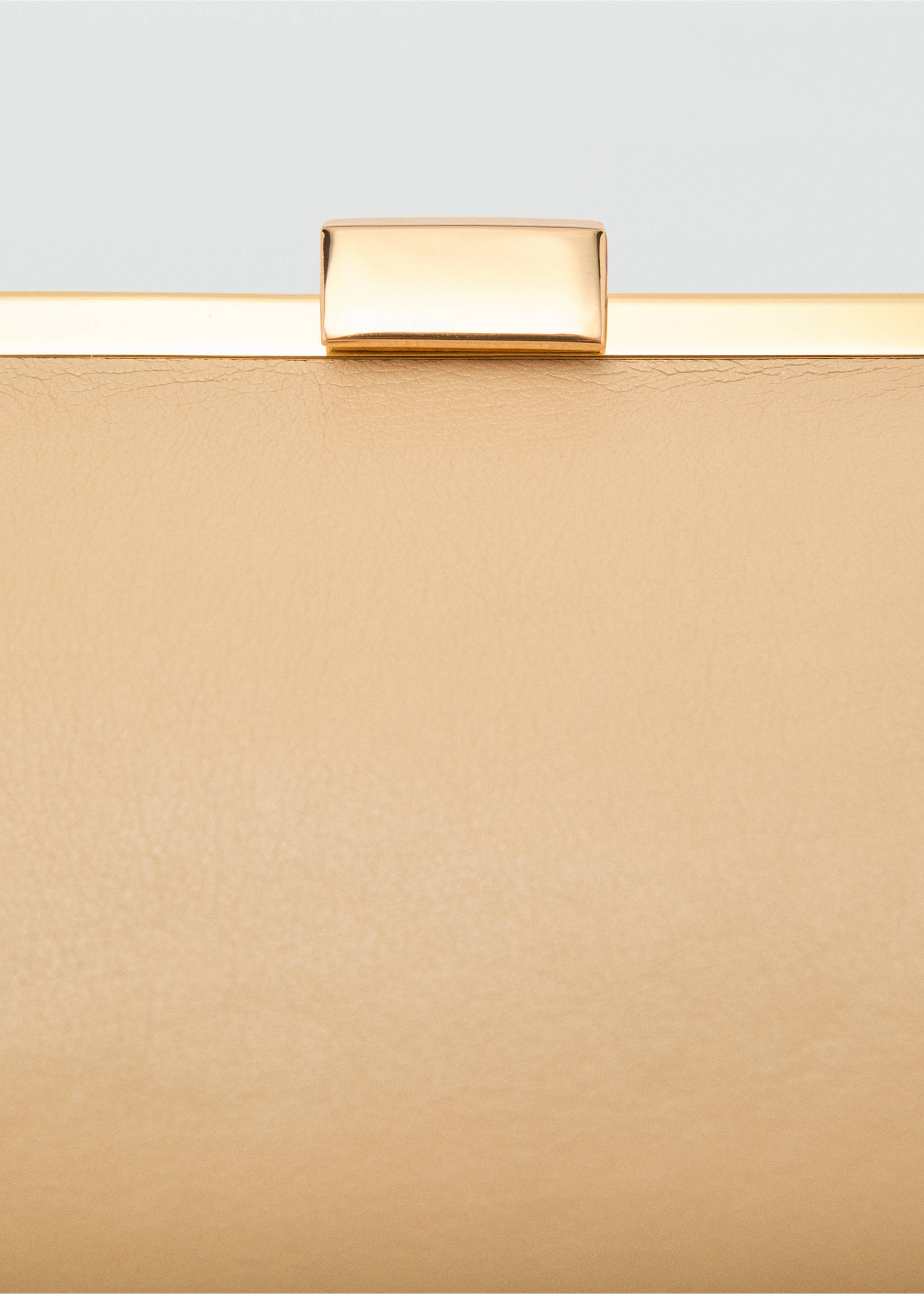 Metallic clutch handbag - Details of the article 2, Vanilla. Ref: 17087769-00.